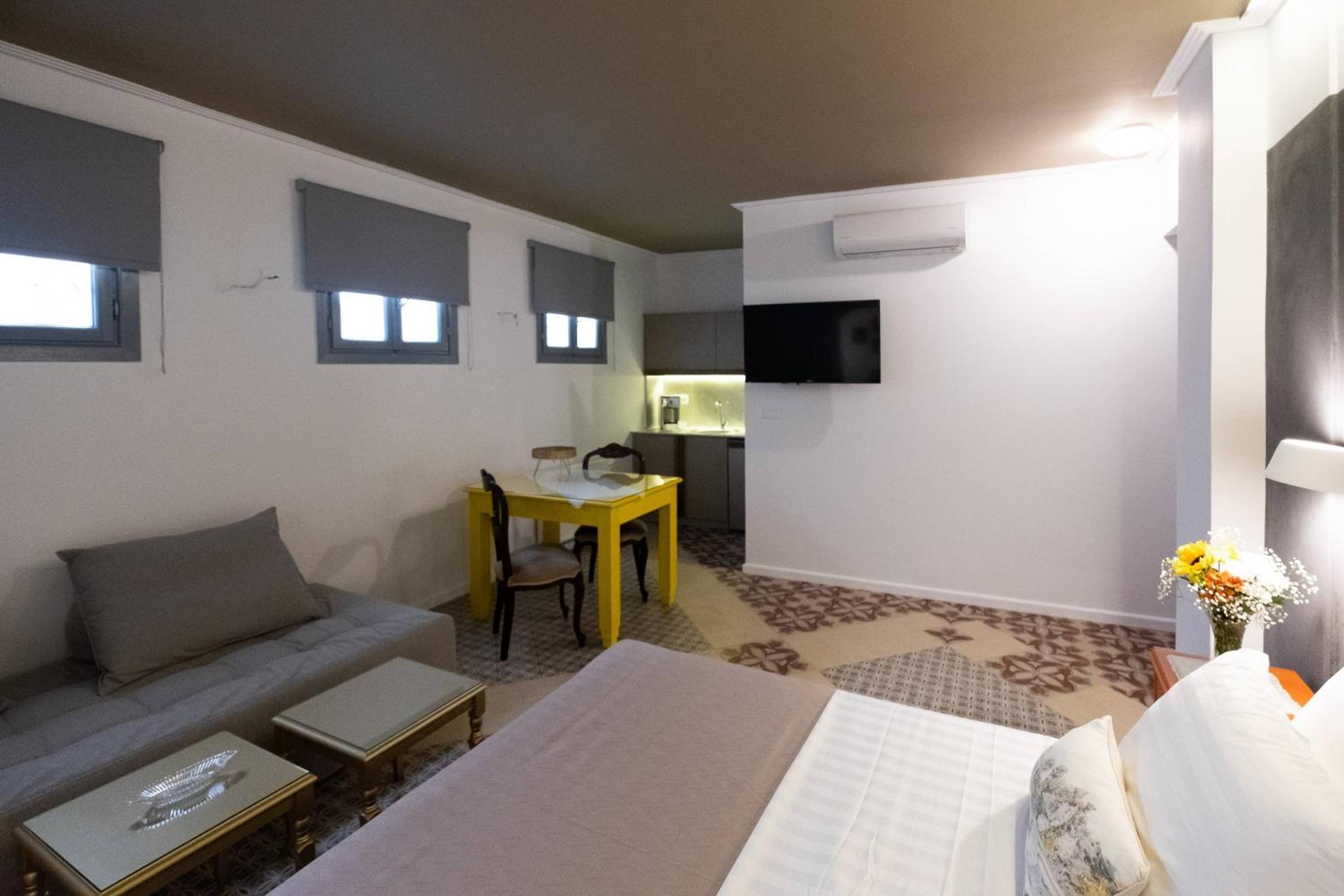 ATHENIAN YARD SUITES