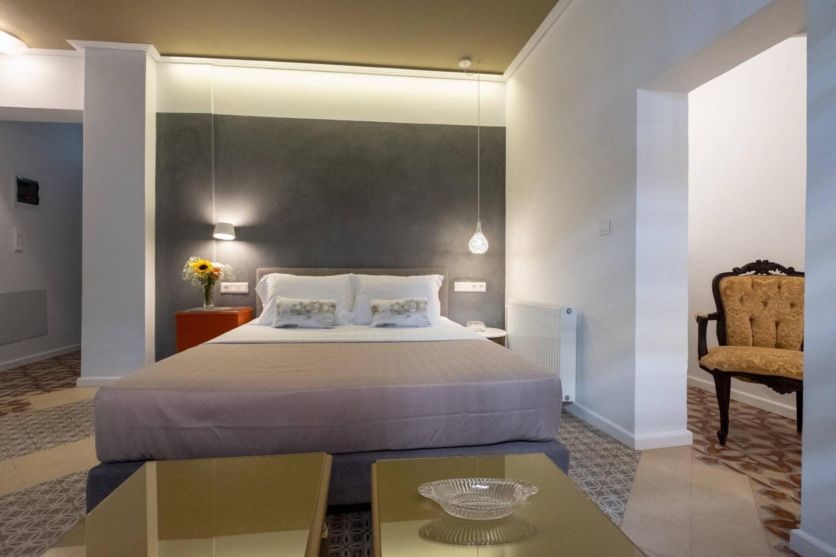 ATHENIAN YARD SUITES