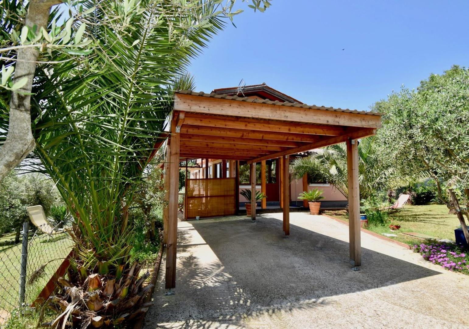 Relaxing holiday house with terrace sea view
