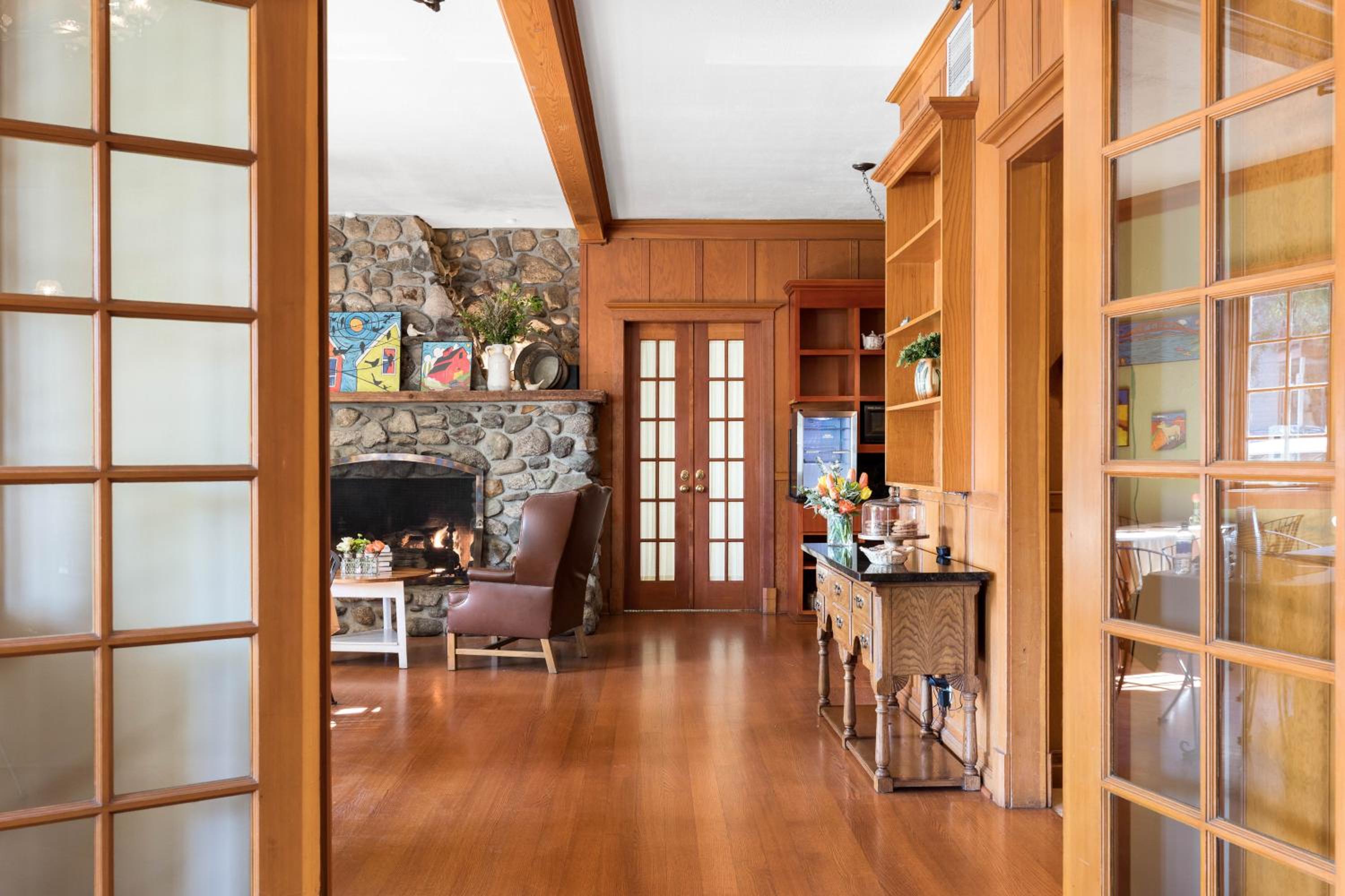 The La Conner Inn