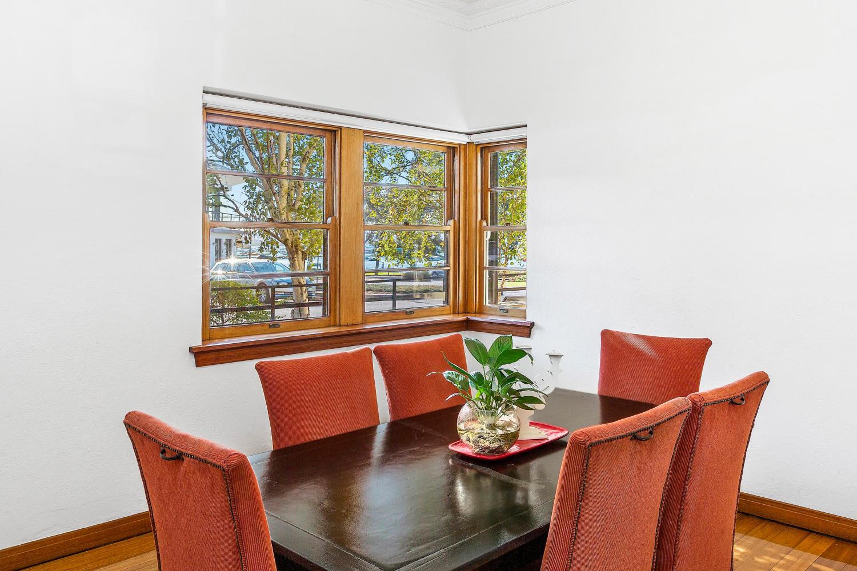 Captains Retreat Apartments and Cottages