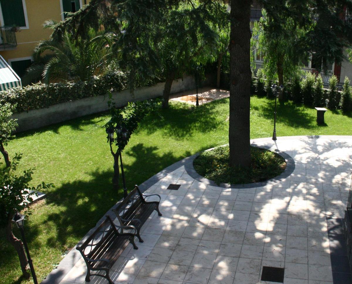 Photo 10