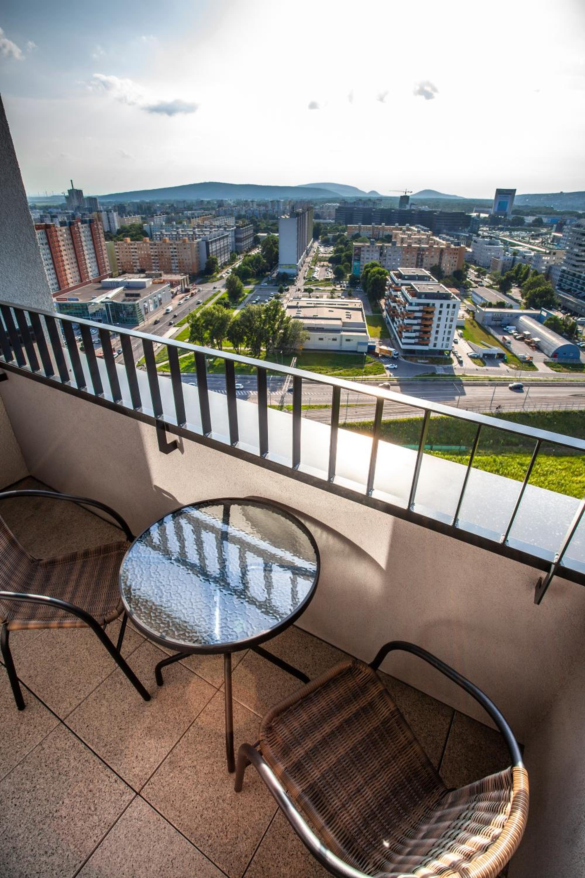 Air-Conditioned City View Apartment 24h check-in