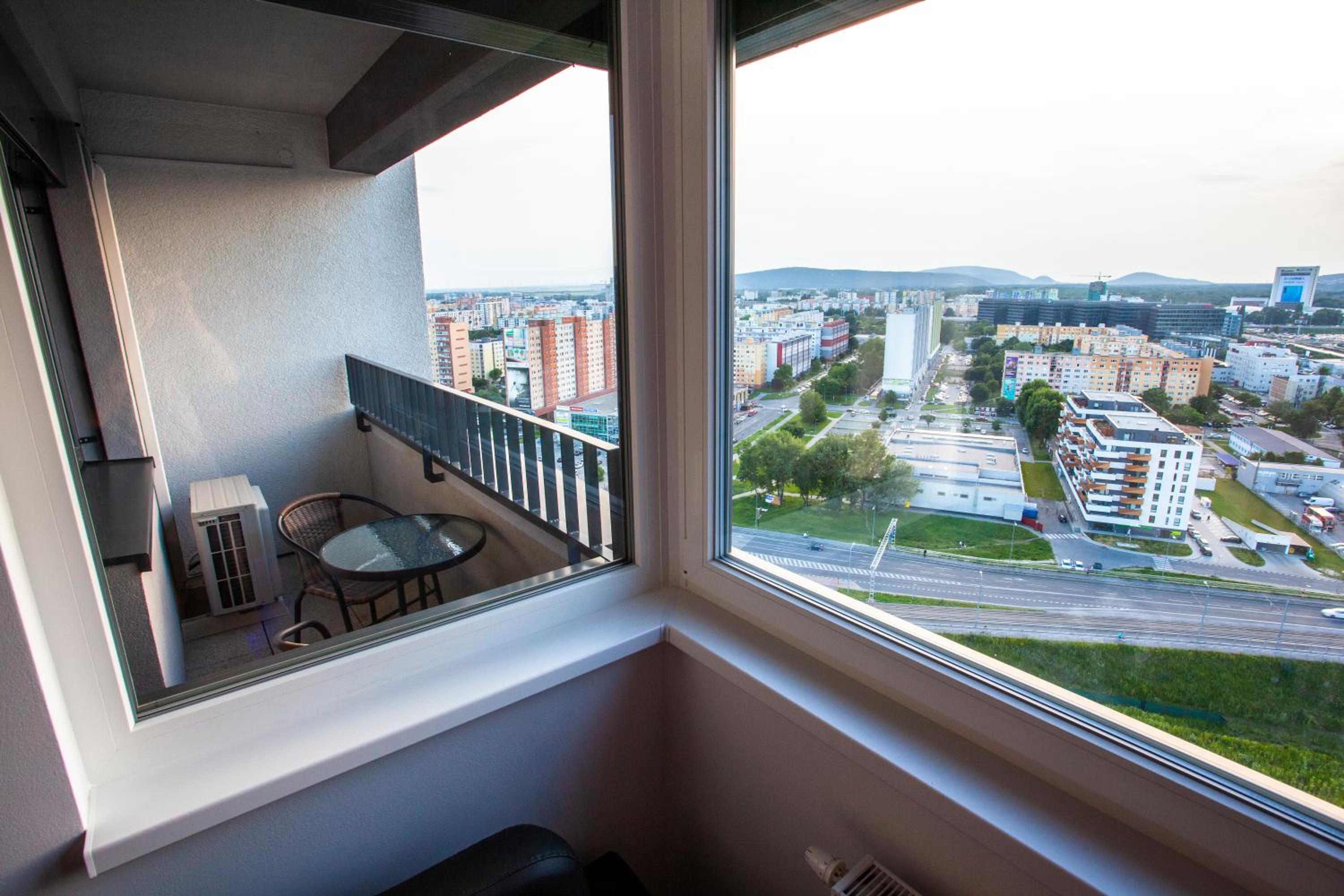 Air-Conditioned City View Apartment 24h check-in