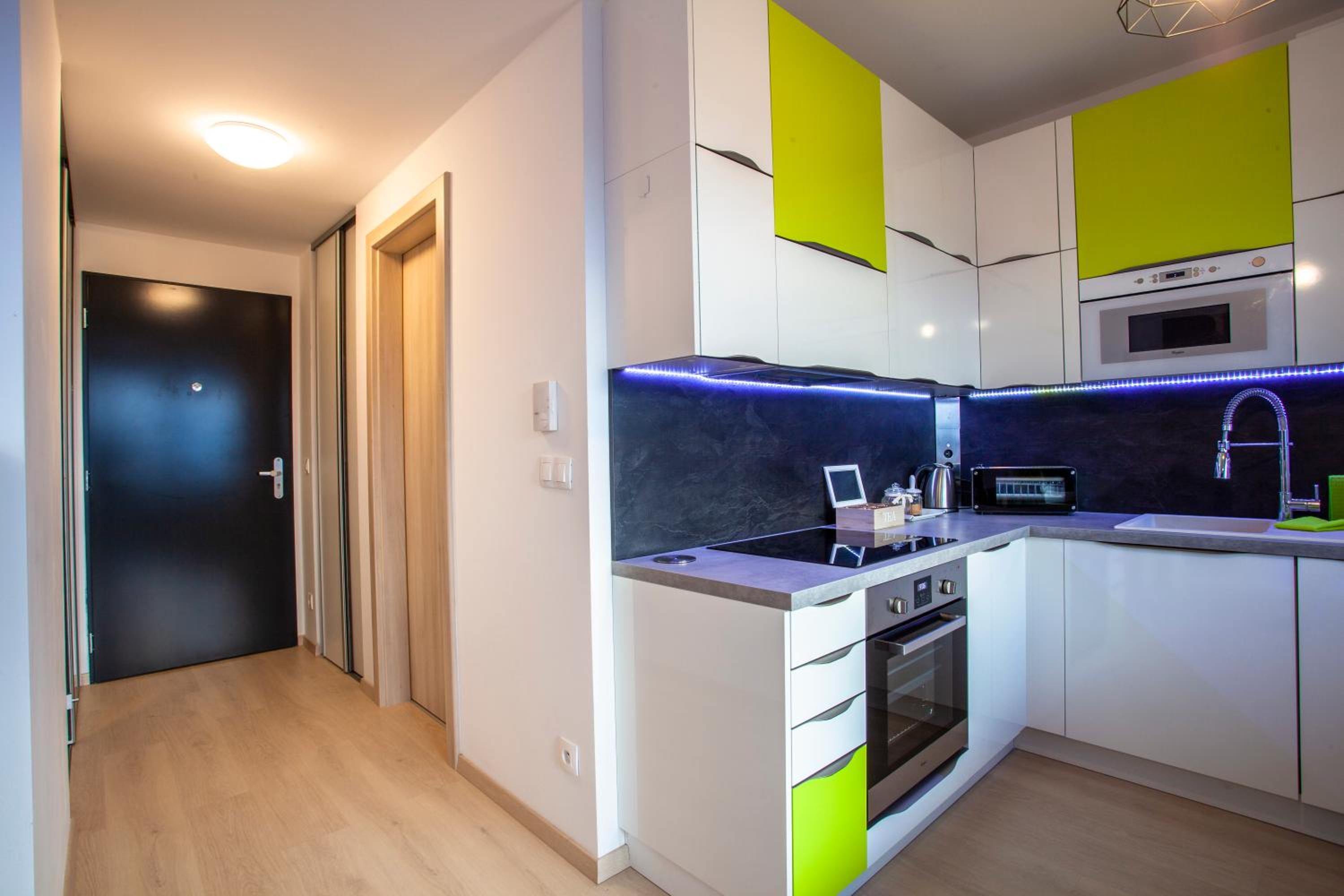 Air-Conditioned City View Apartment 24h check-in