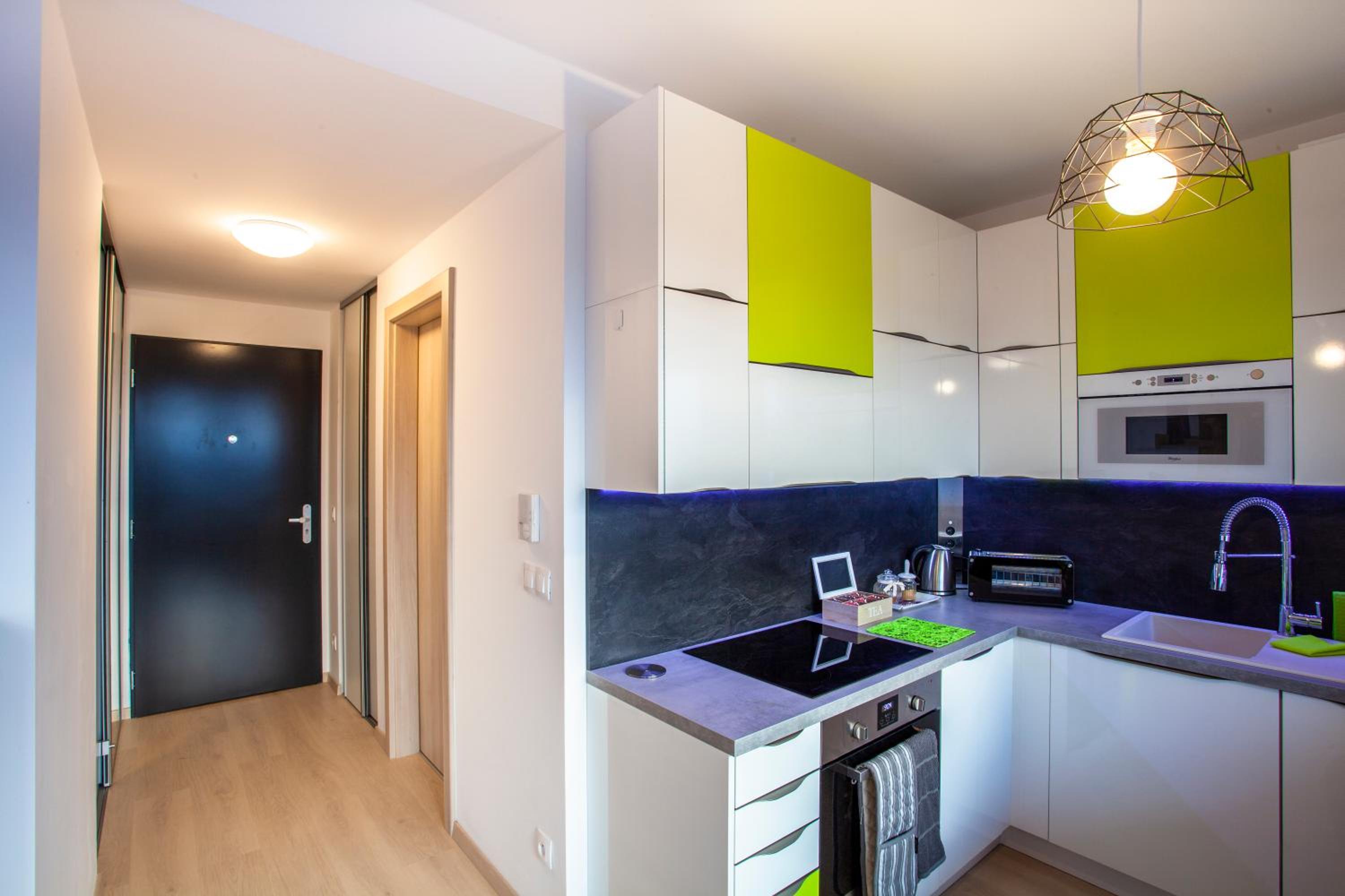 Air-Conditioned City View Apartment 24h check-in