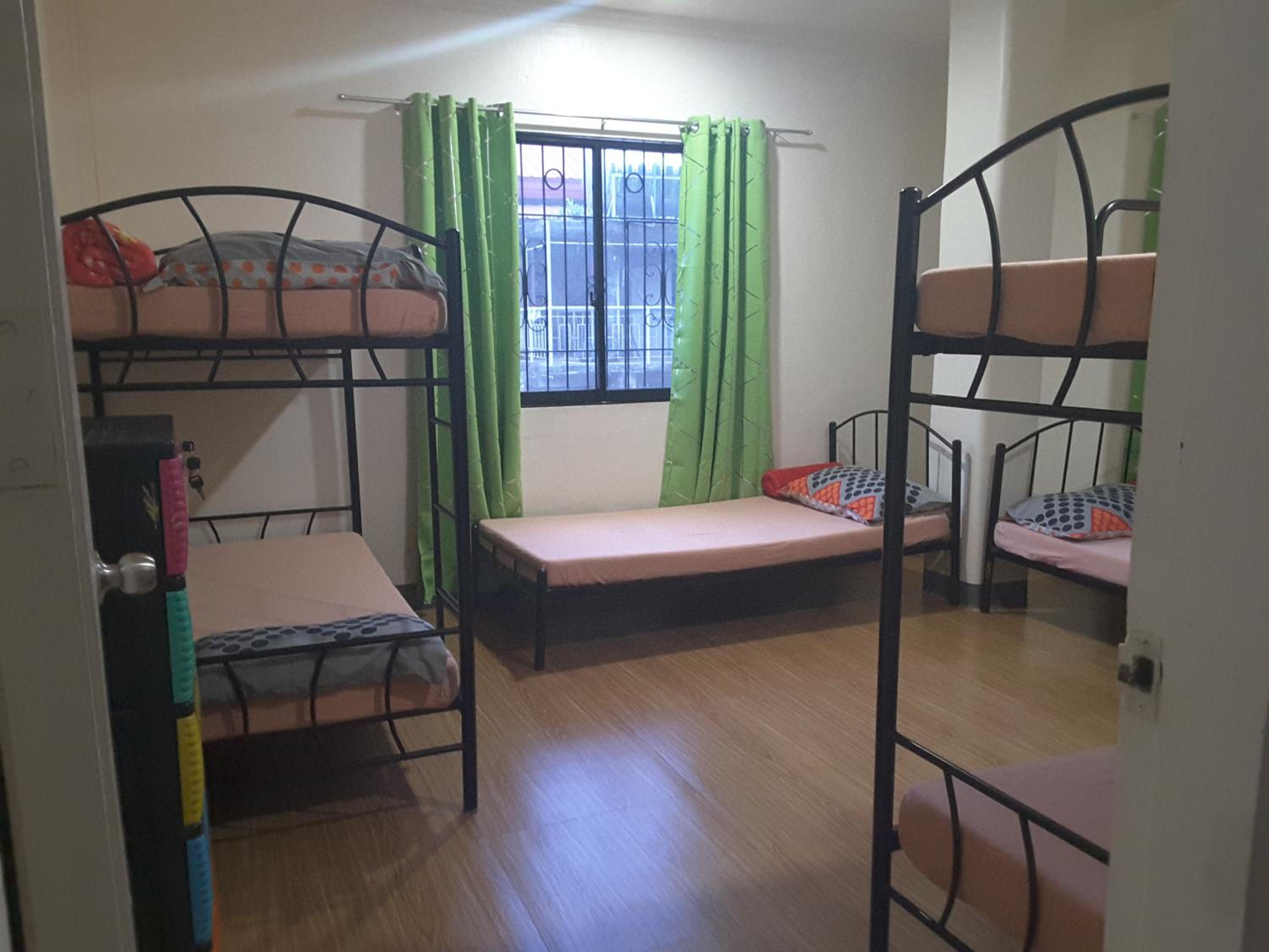 OMG Guesthouse Room for 6 view 4