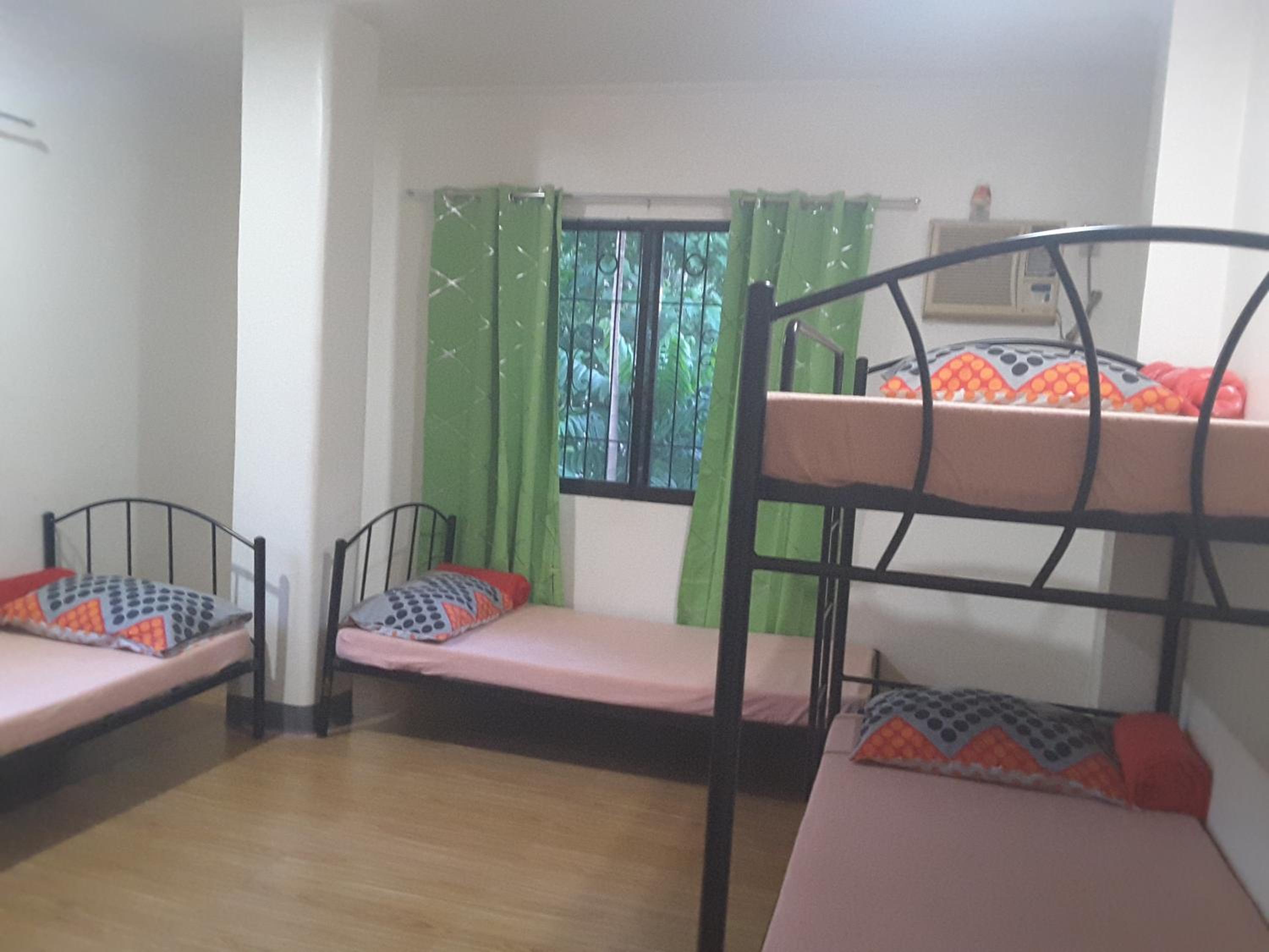 OMG Guesthouse Room for 6 view 5