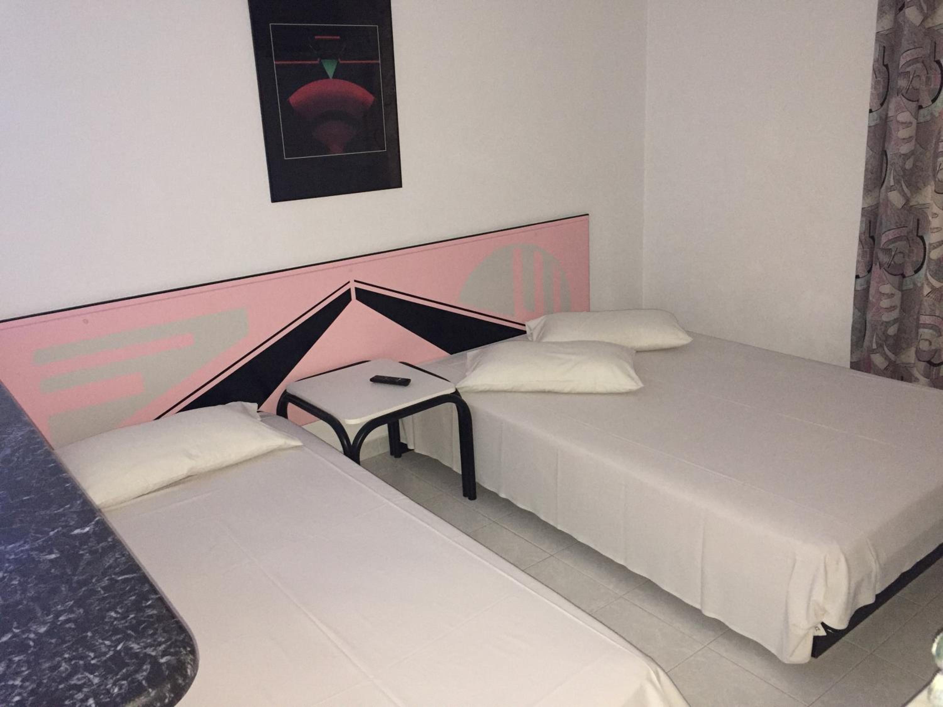 Dimis Studios and Apartments