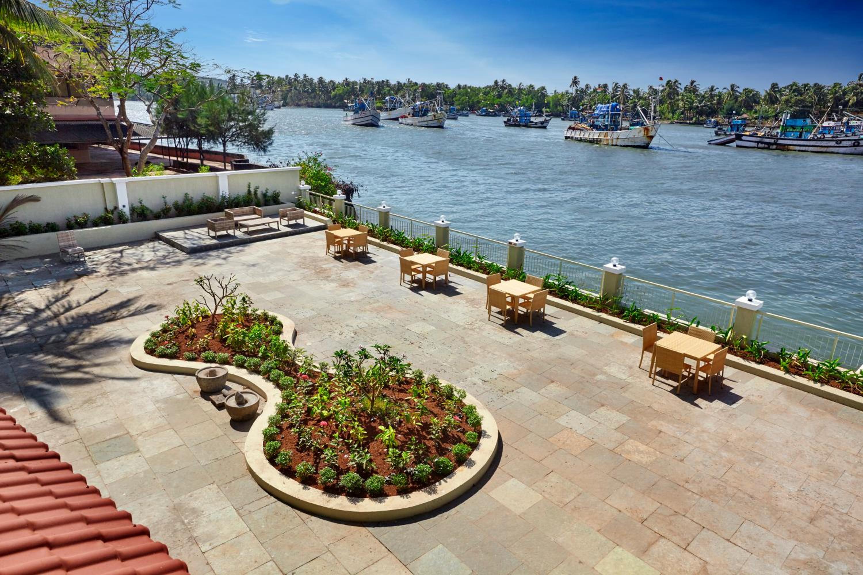 Indy Waterfront Resort