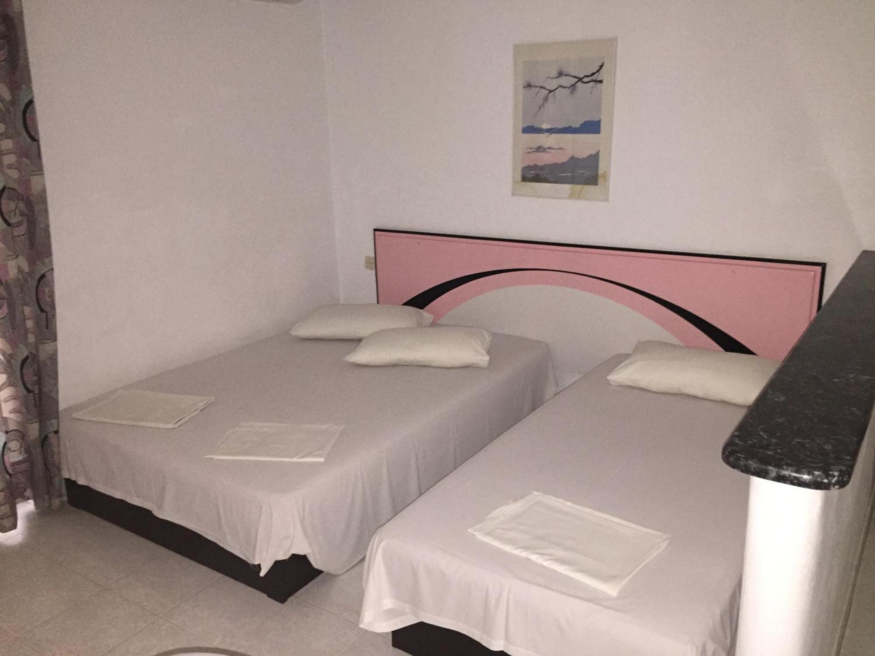 Dimis Studios and Apartments
