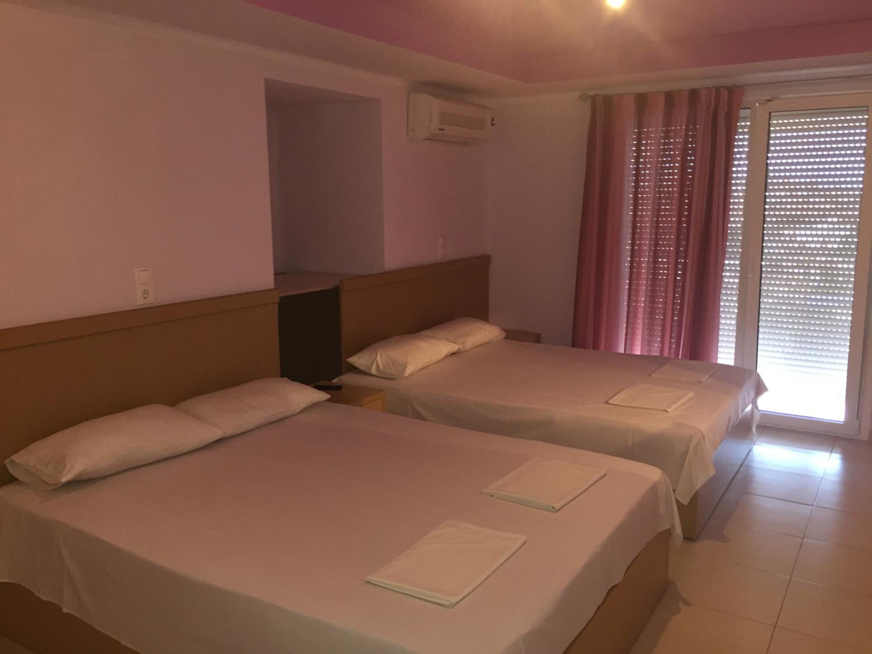 Dimis Studios and Apartments