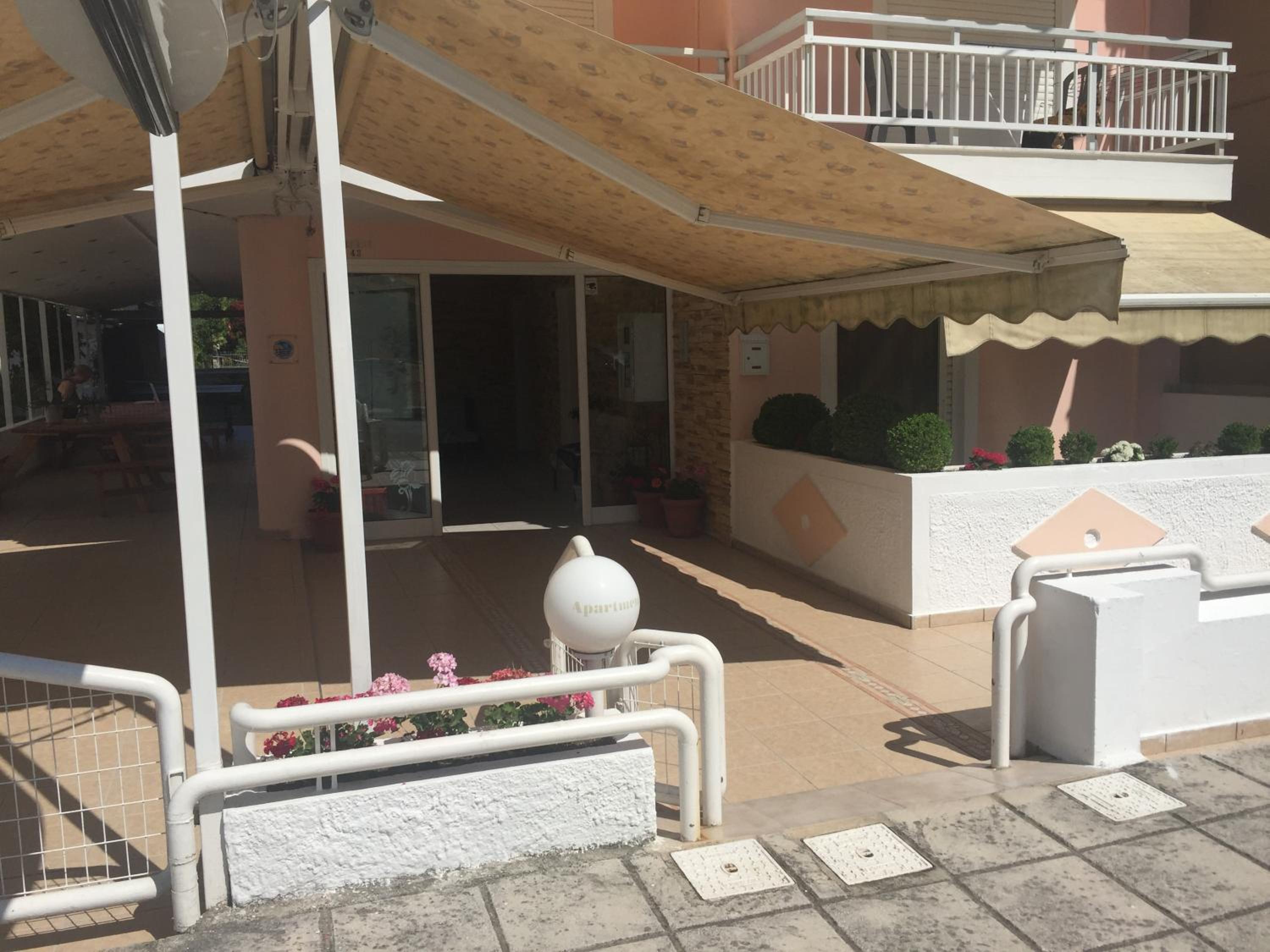 Dimis Studios and Apartments