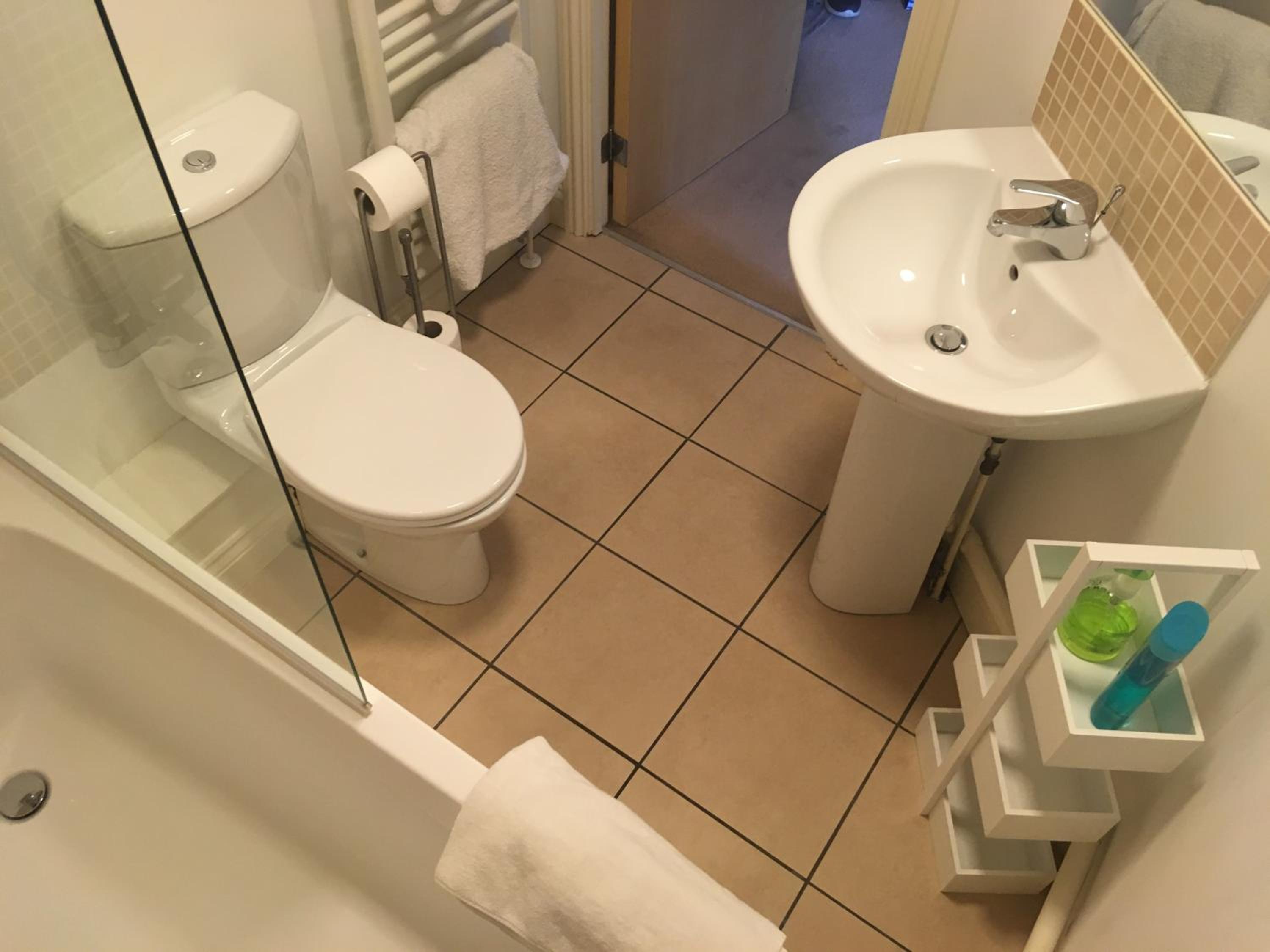Superb Peaceful 1 bed apartment in St George. view 5