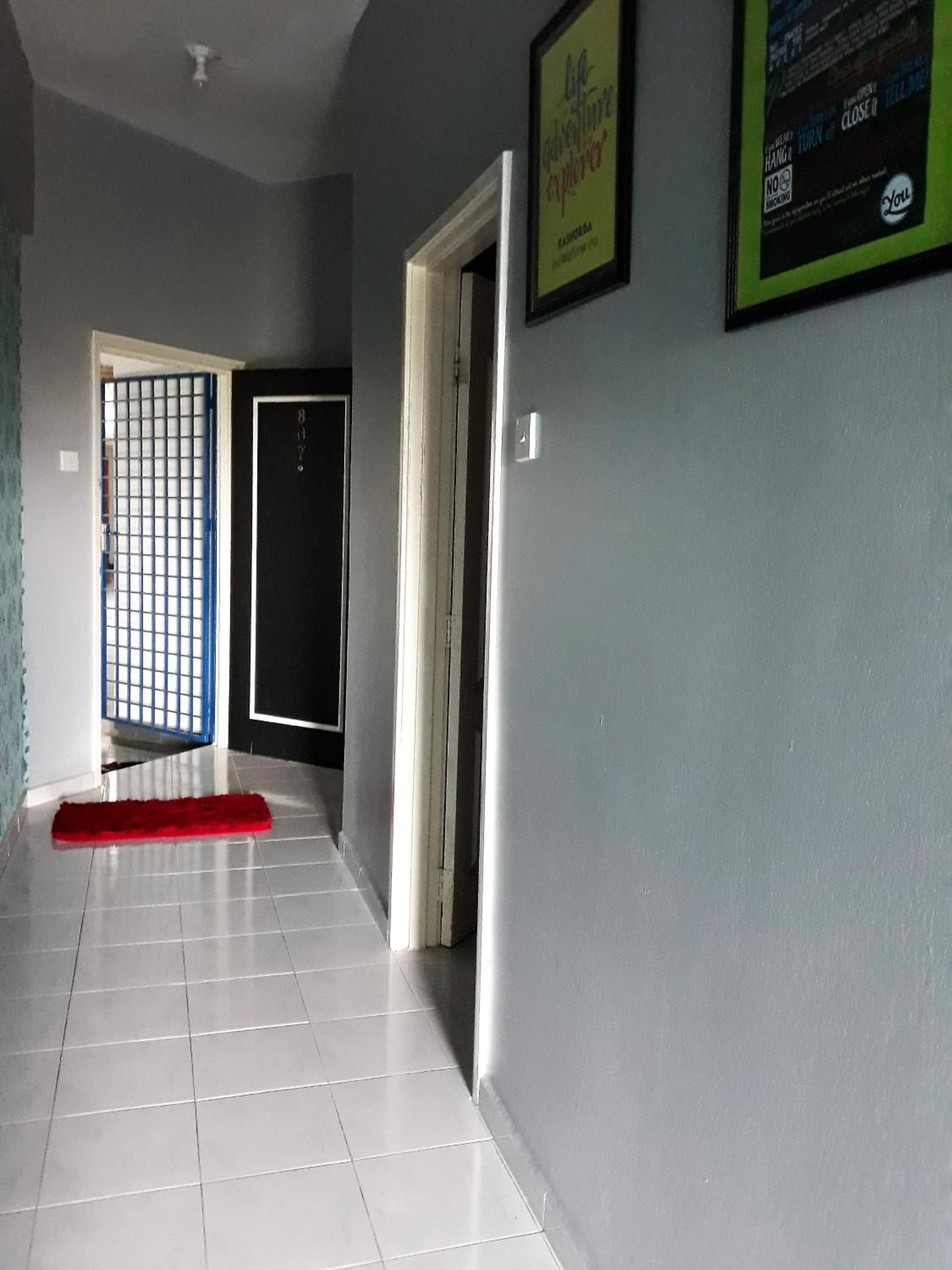 Minimalist Studio Apartment photo 4