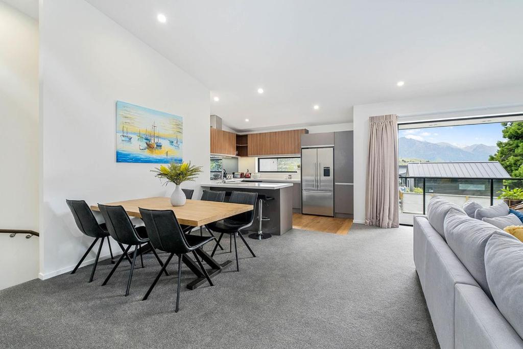 Bright, Modern, Plush - Brand New Townhouse view 3