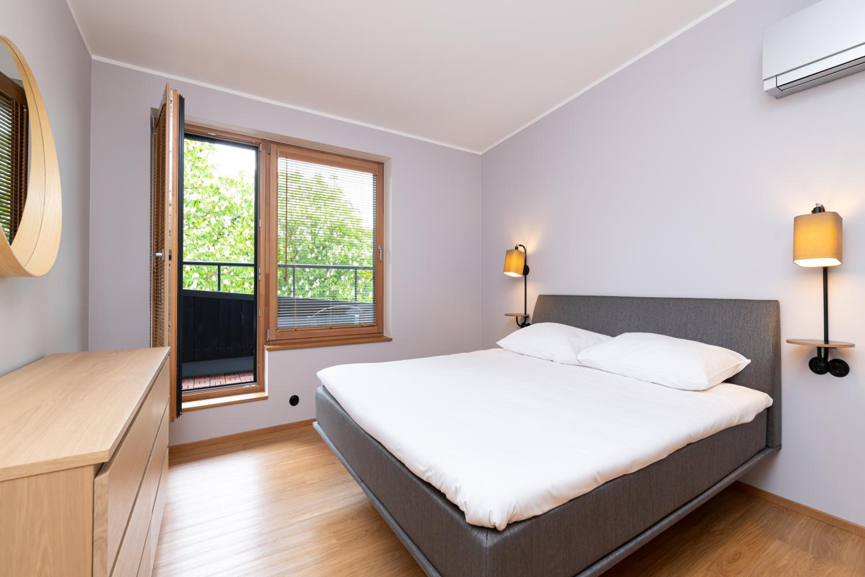 Self-check-in 3 bedroom apartment with sauna and balconies view 4