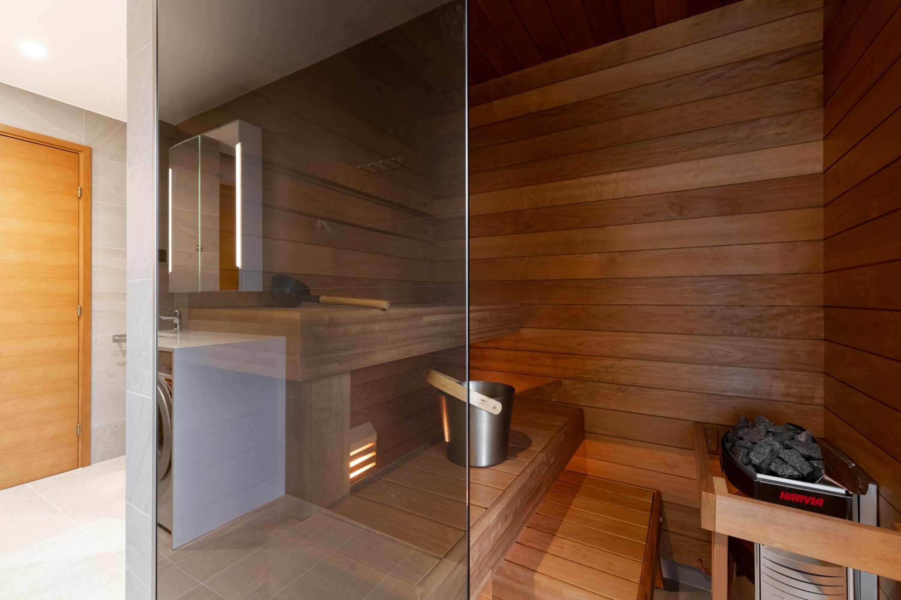Self-check-in 3 bedroom apartment with sauna and balconies view 5