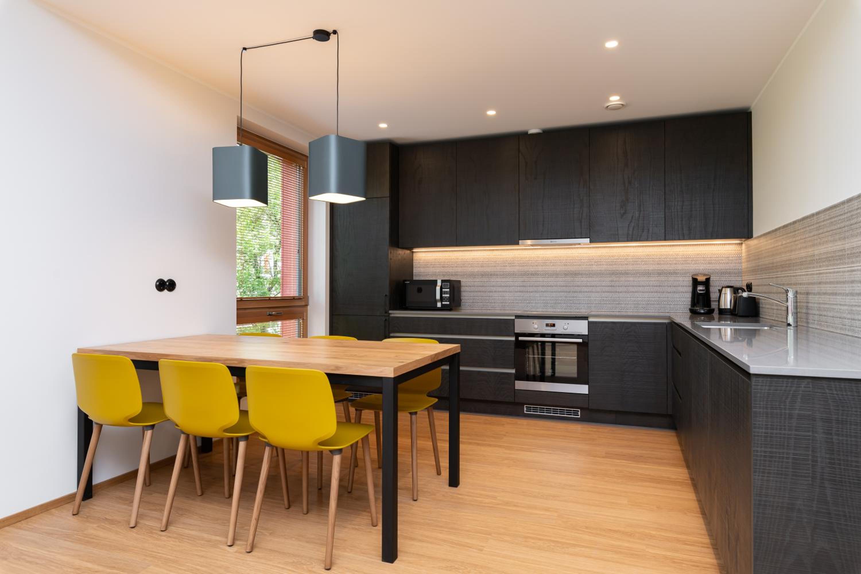 Self-check-in 3 bedroom apartment with sauna and balconies view 2