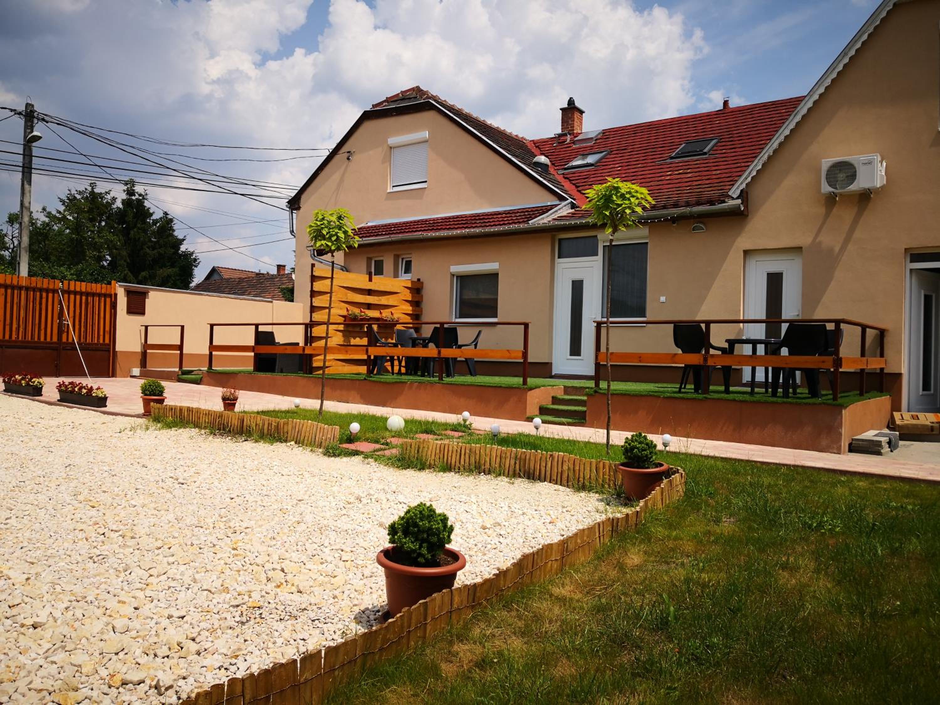 Green Garden Plus Apartman view 4