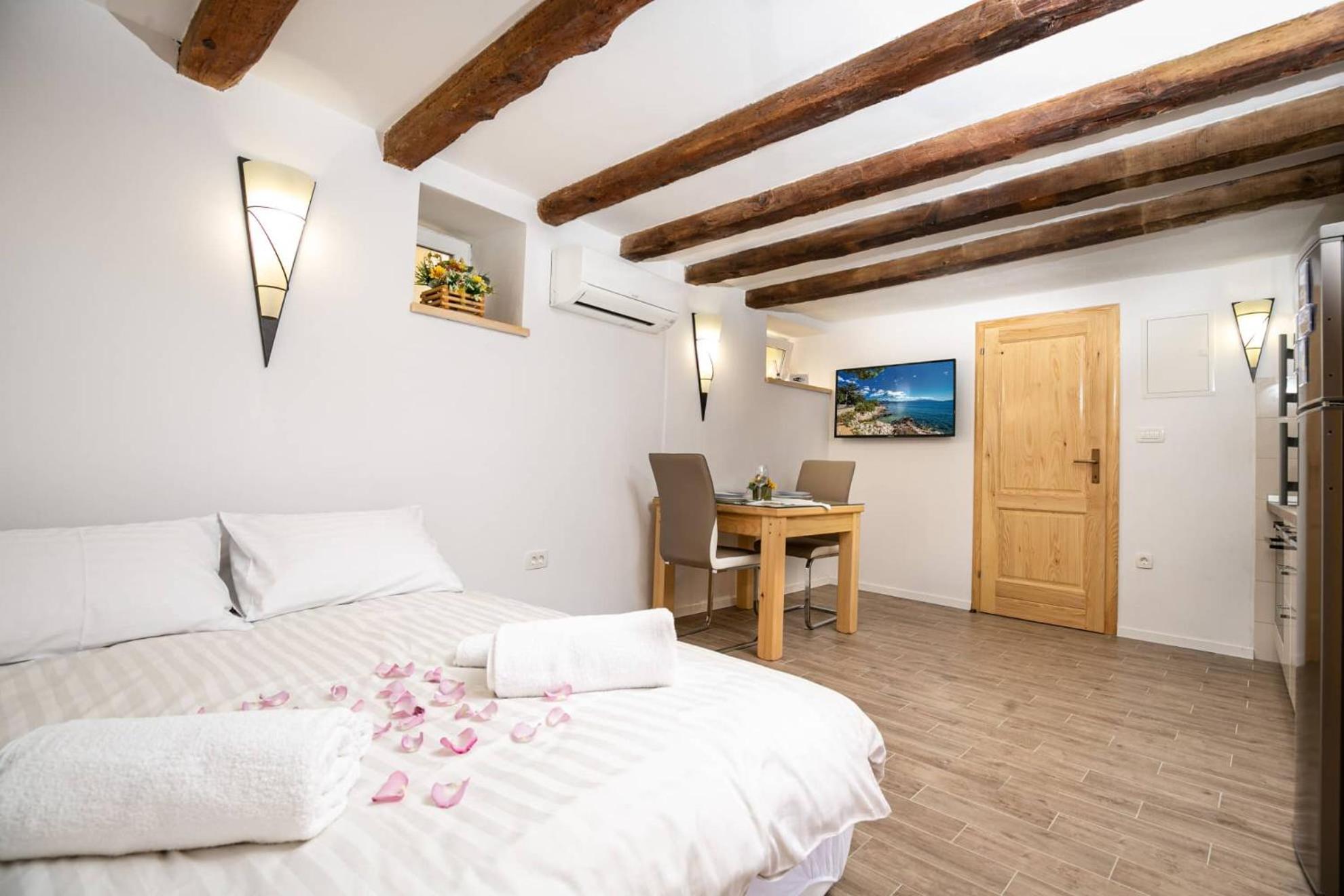 Studio apartman Old Town view 3
