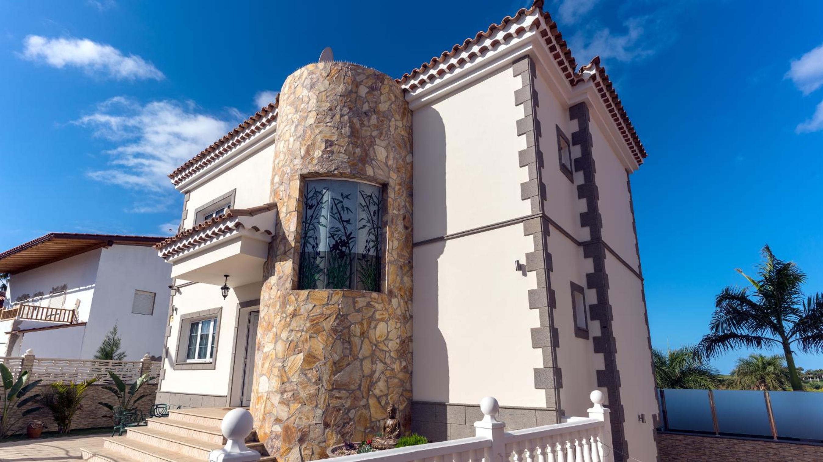 Villa, Private heated pool and jacuzzi . view 4