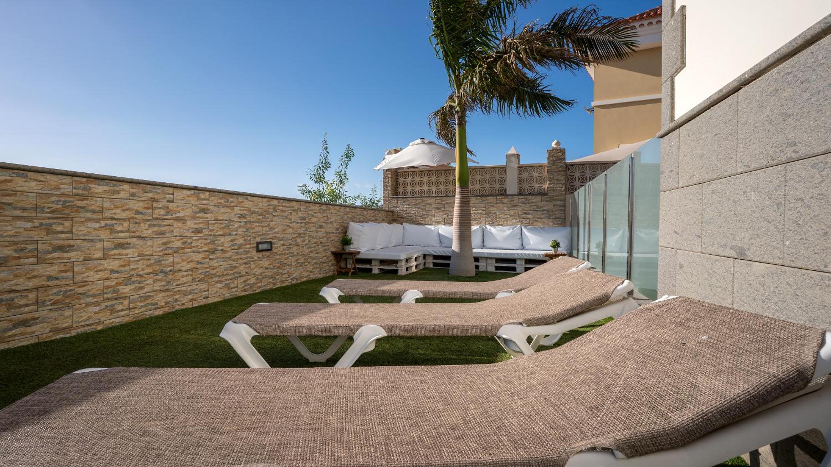 Villa, Private heated pool and jacuzzi . view 5