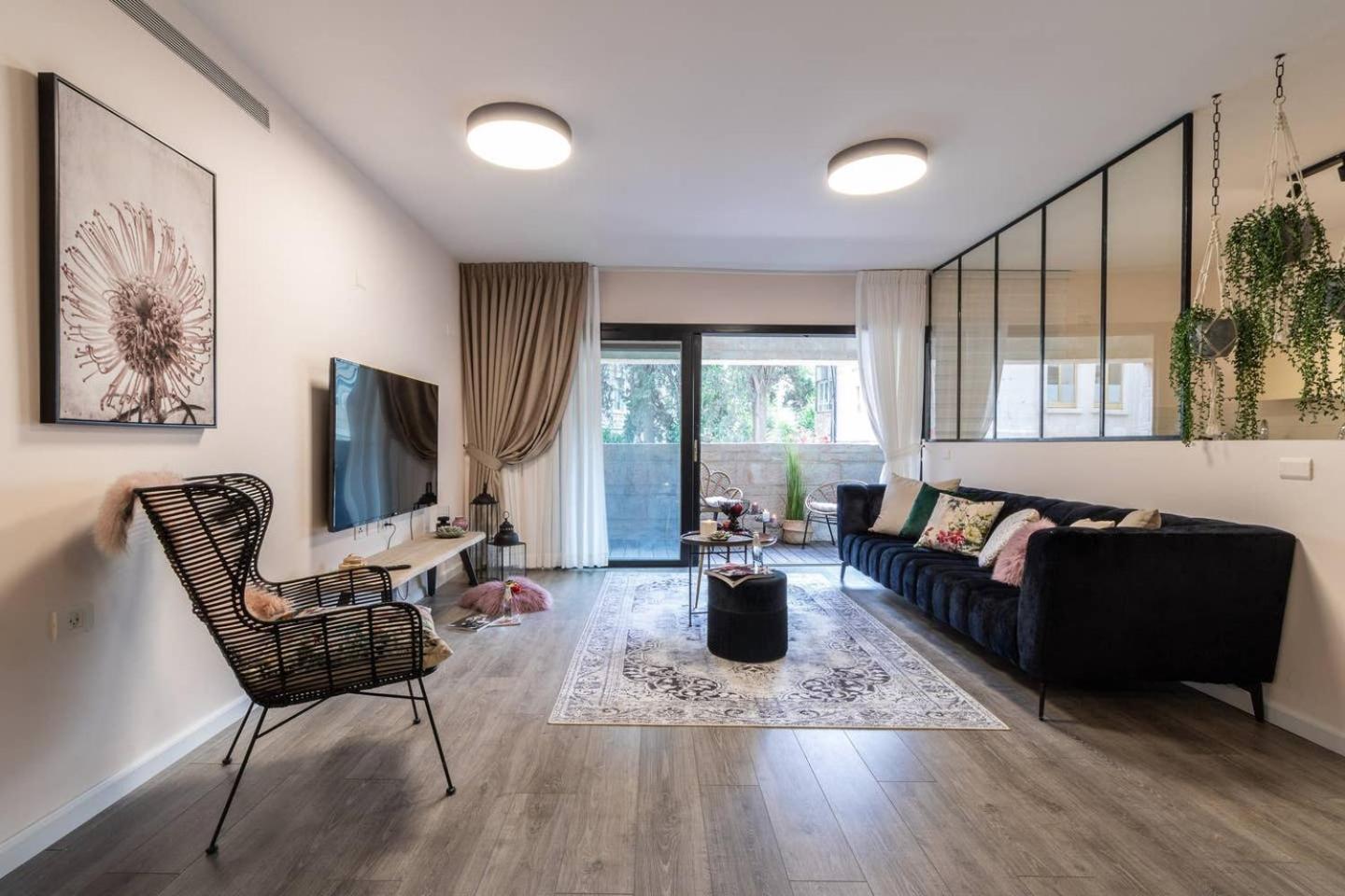 King David Residence Luxury 4 BD/Pool/Gym/Parking view 4