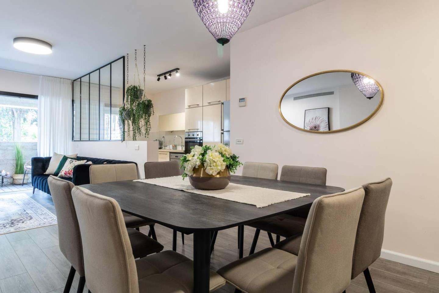 King David Residence Luxury 4 BD/Pool/Gym/Parking view 5