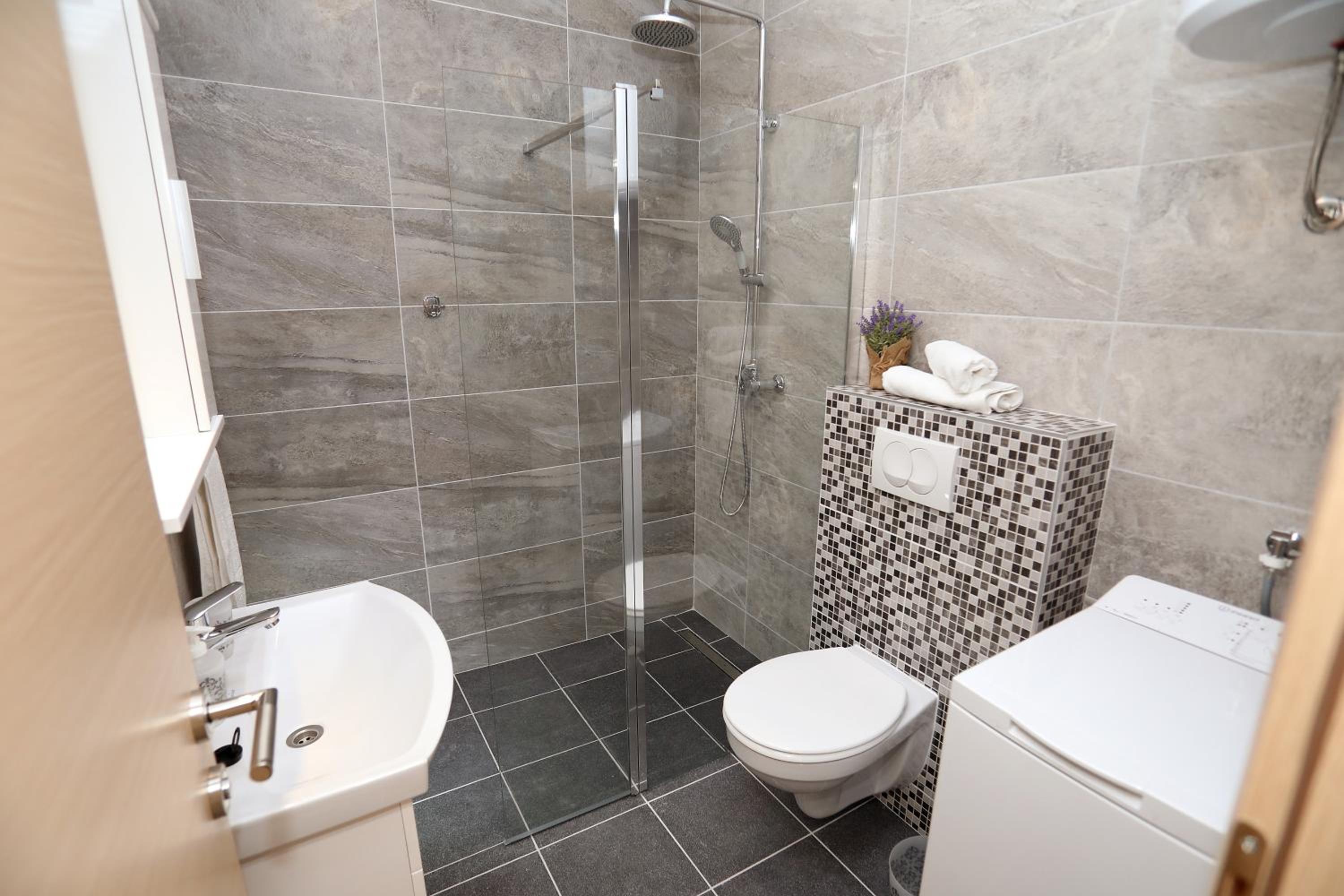 Bridgeview apartment photo 5