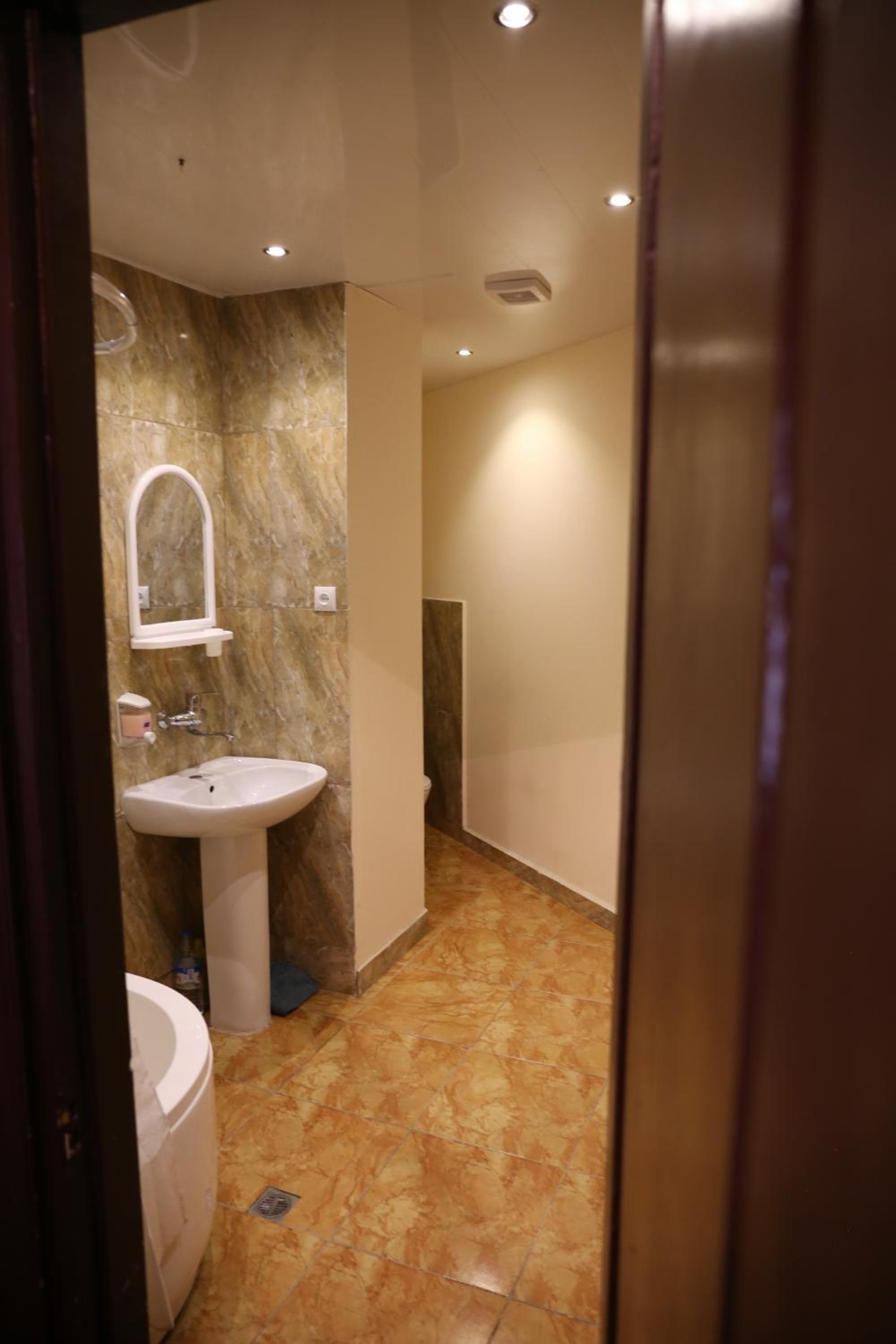 Private Rooms in the City Center - Chonqadze 9 view 5