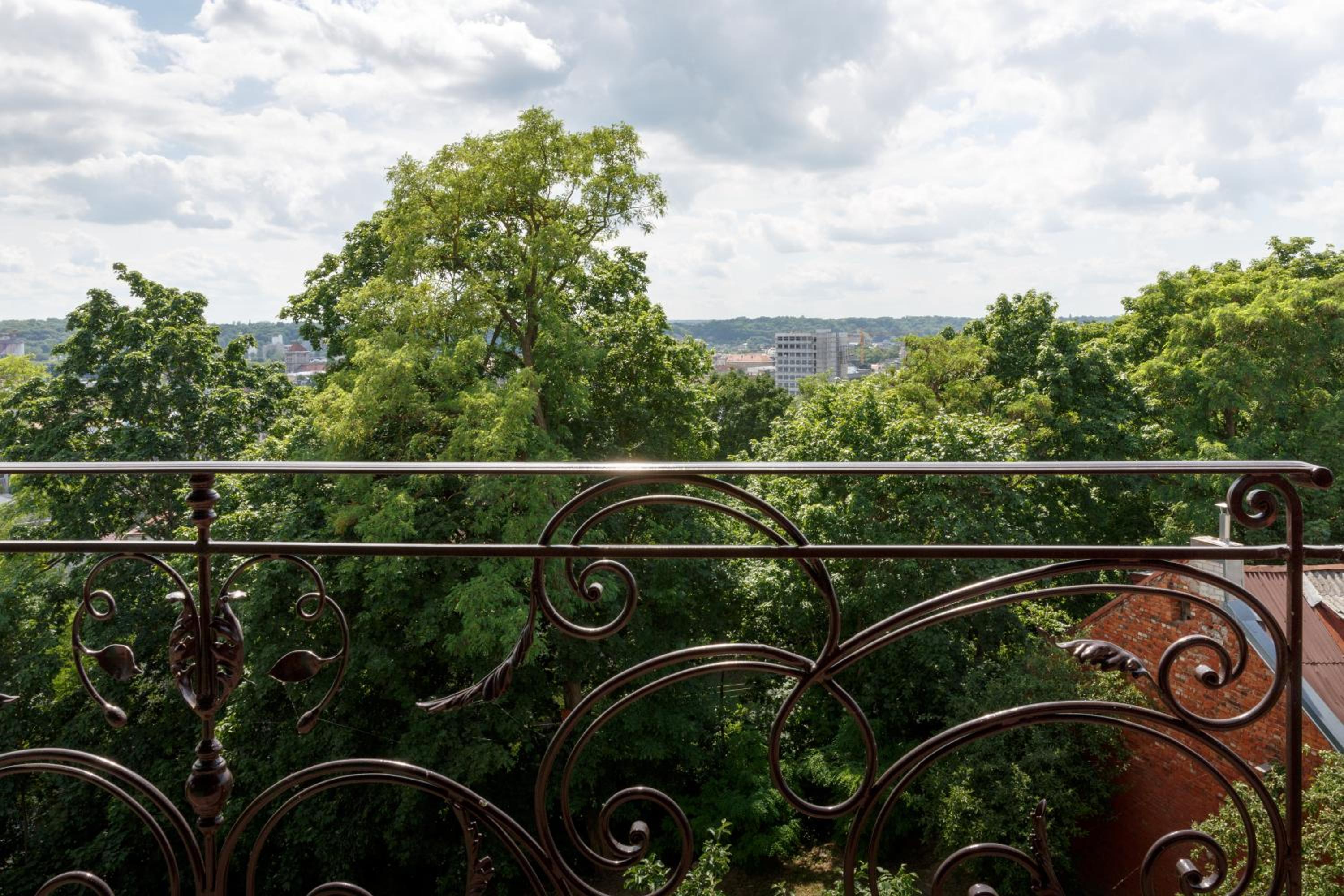 Heritage Boutique 'Green Hill' view 5