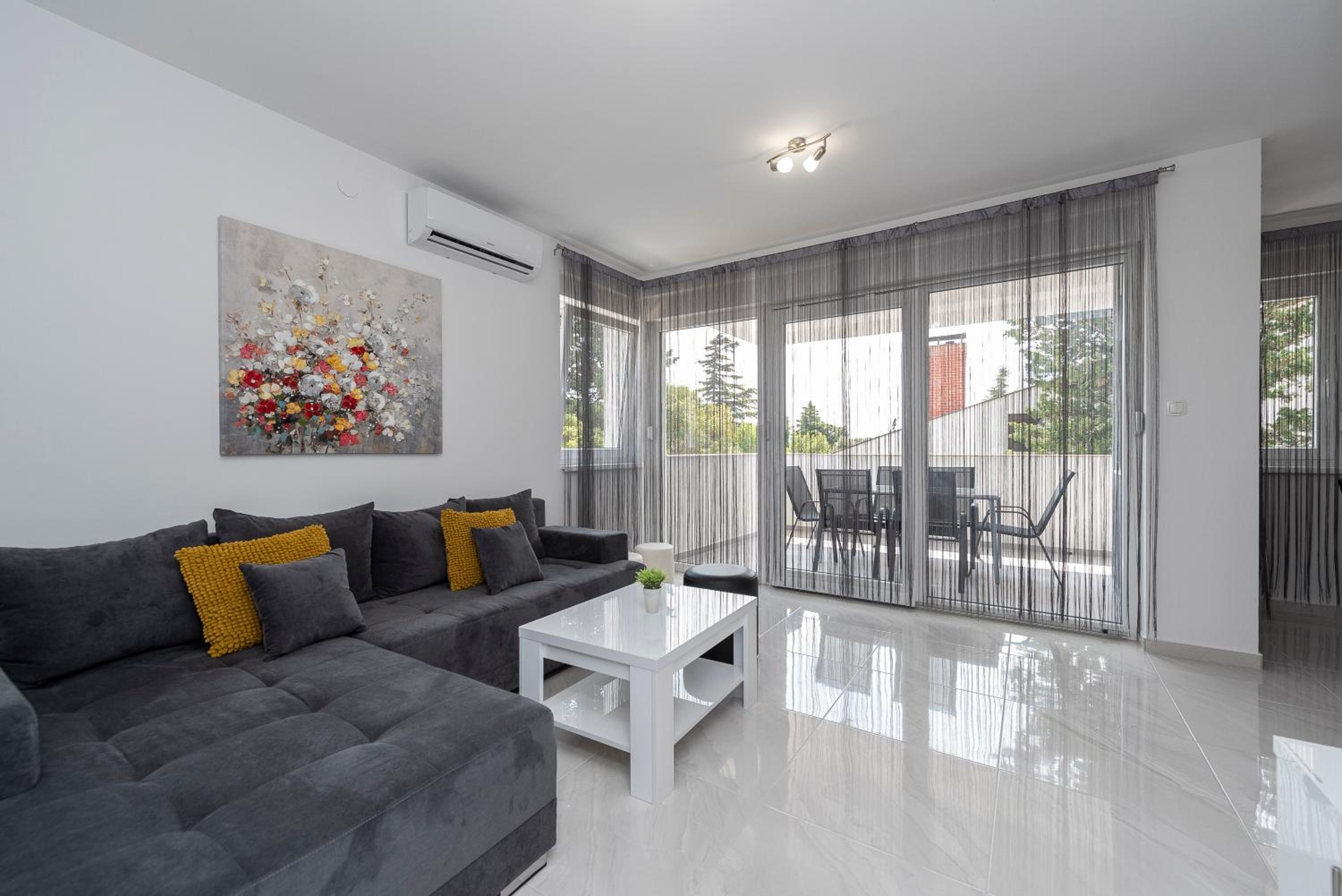 Villa Mel Mari luxury apartments with pool