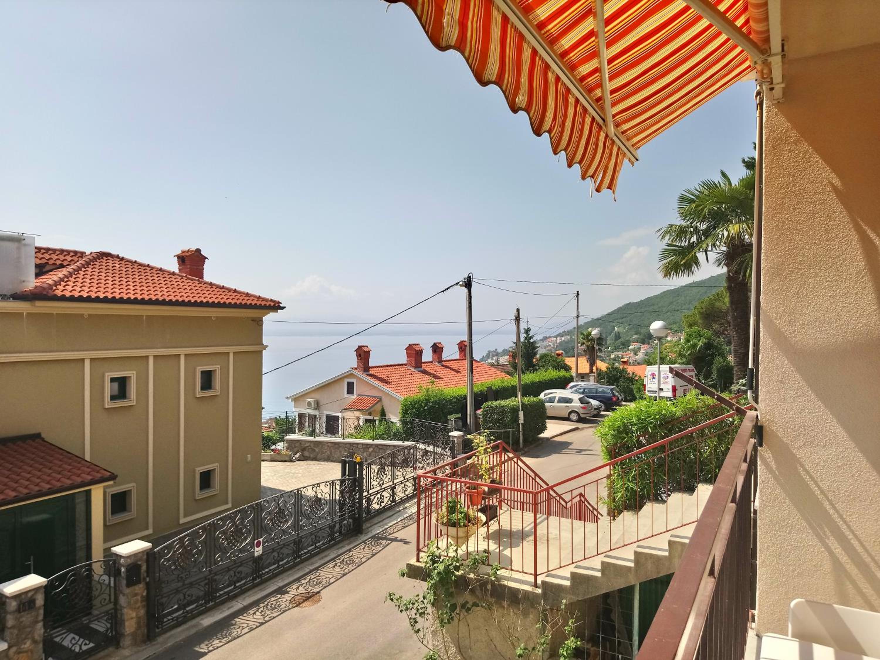 Charming Hill Apartment view 2