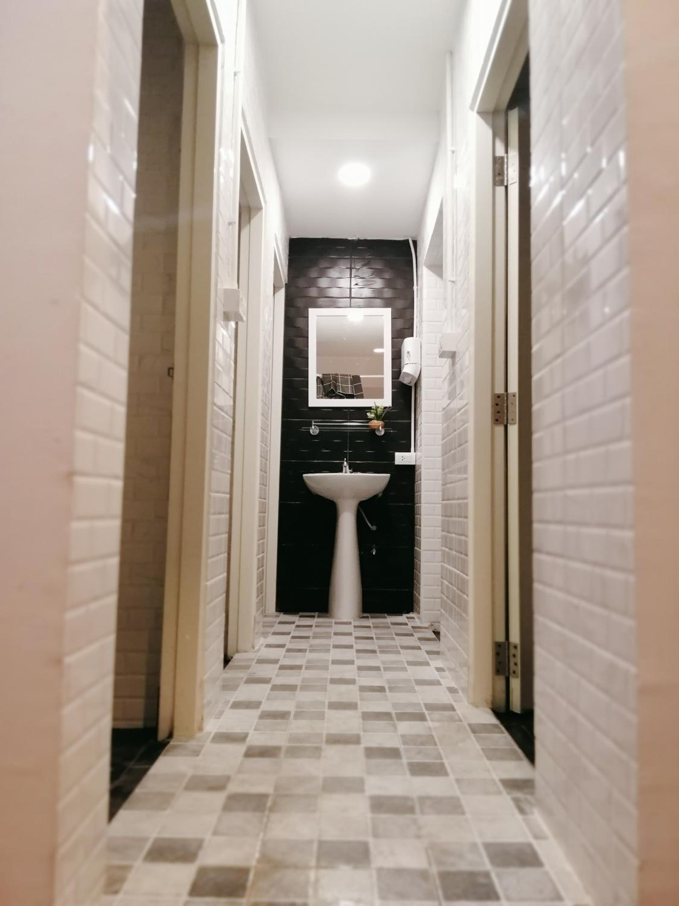 White House Hostel