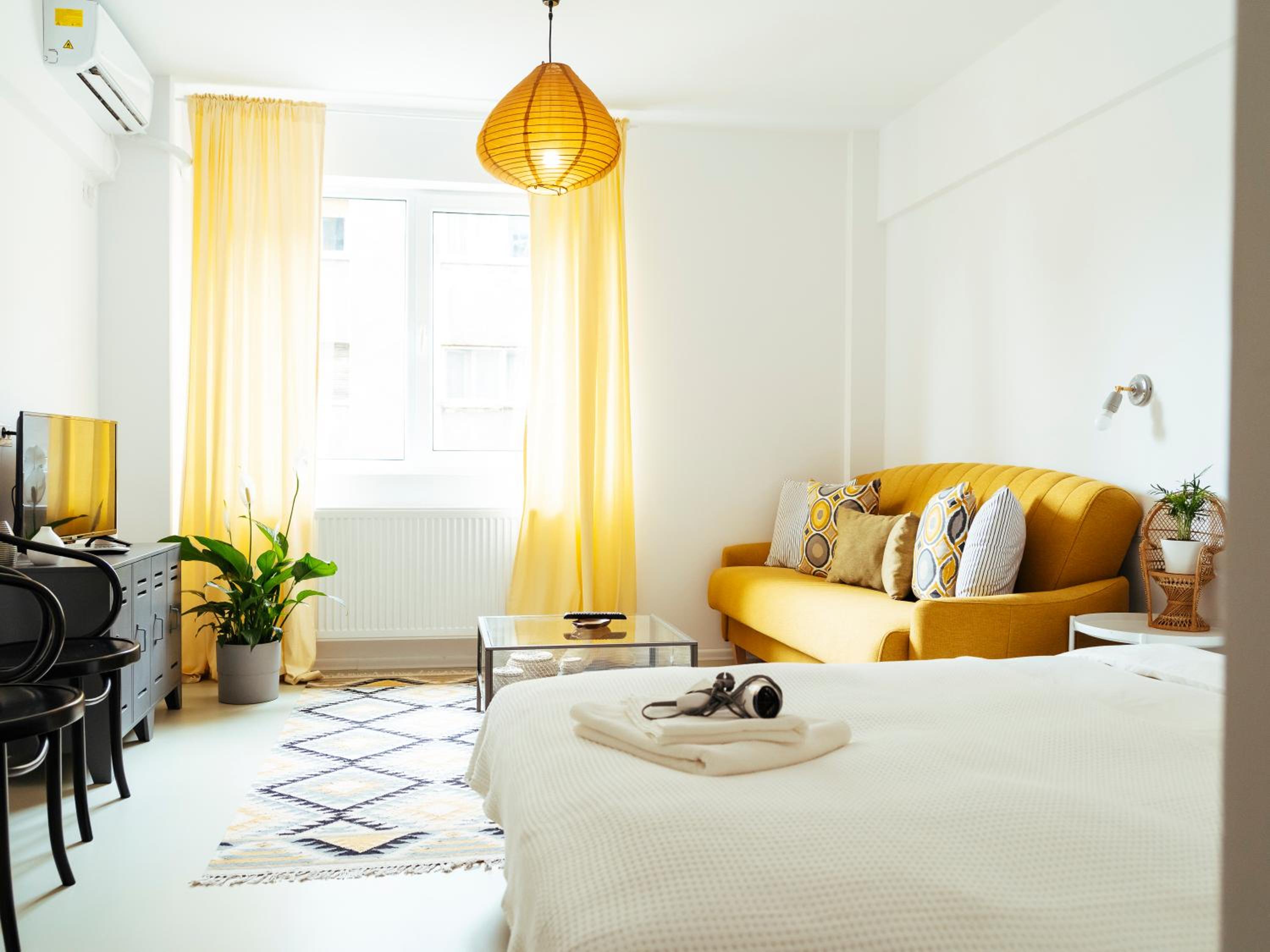 Top Location - Queen Elizabeth Studio Flat view 4