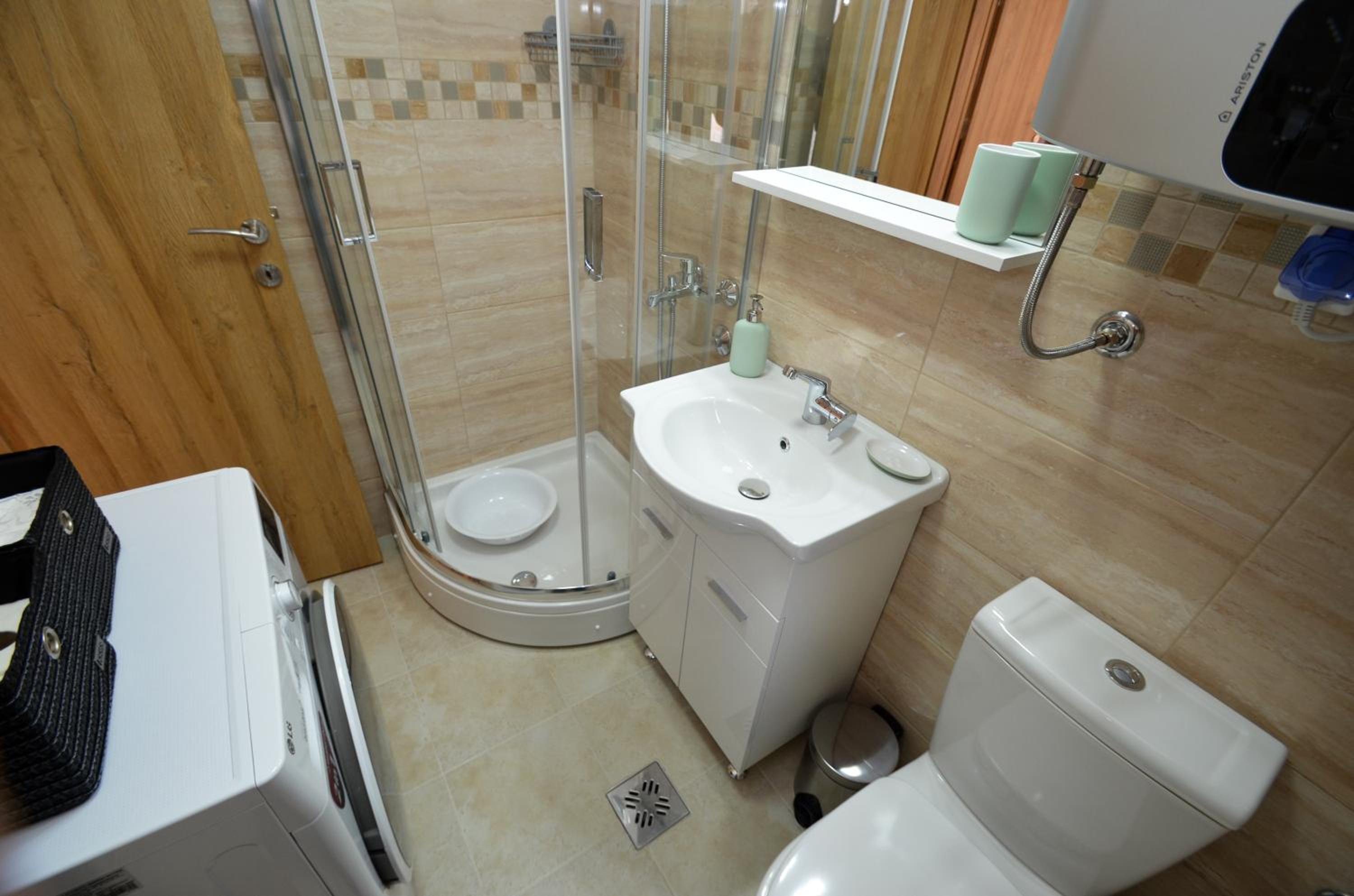 Photo 10
