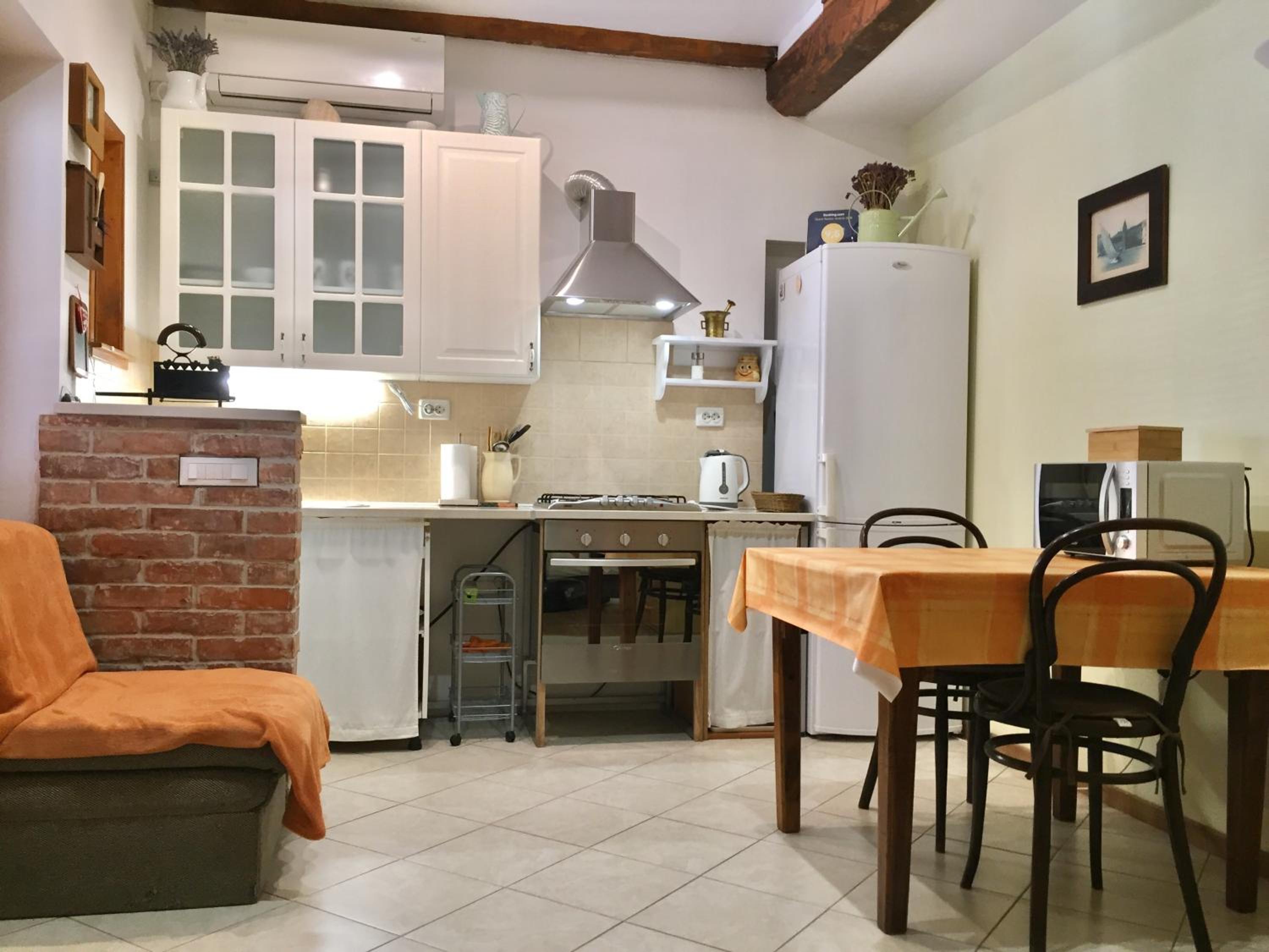 Guesthouse Trogir Proto-Free parking view 5