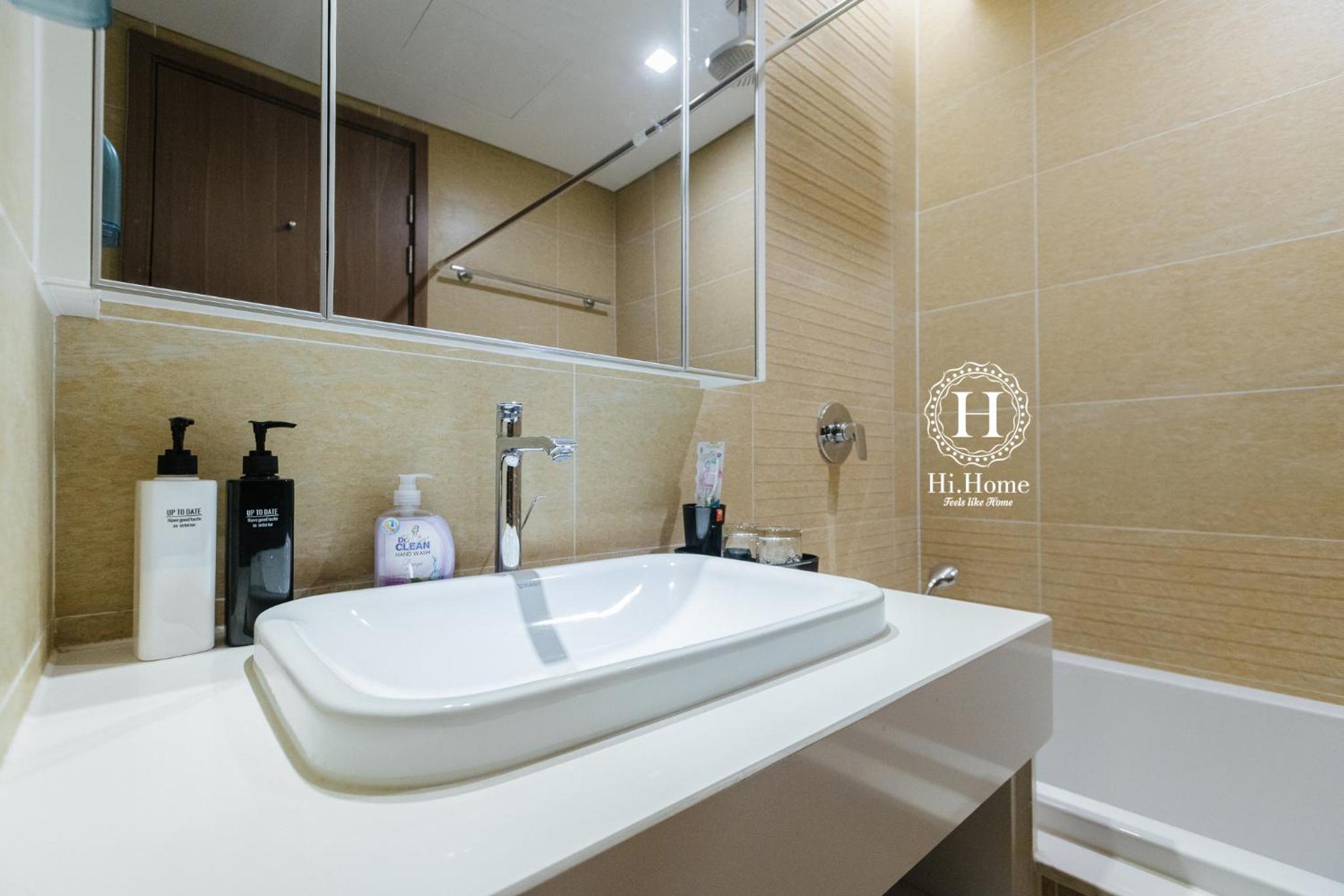 Hi-Home Suites - Vinhomes Metropolis