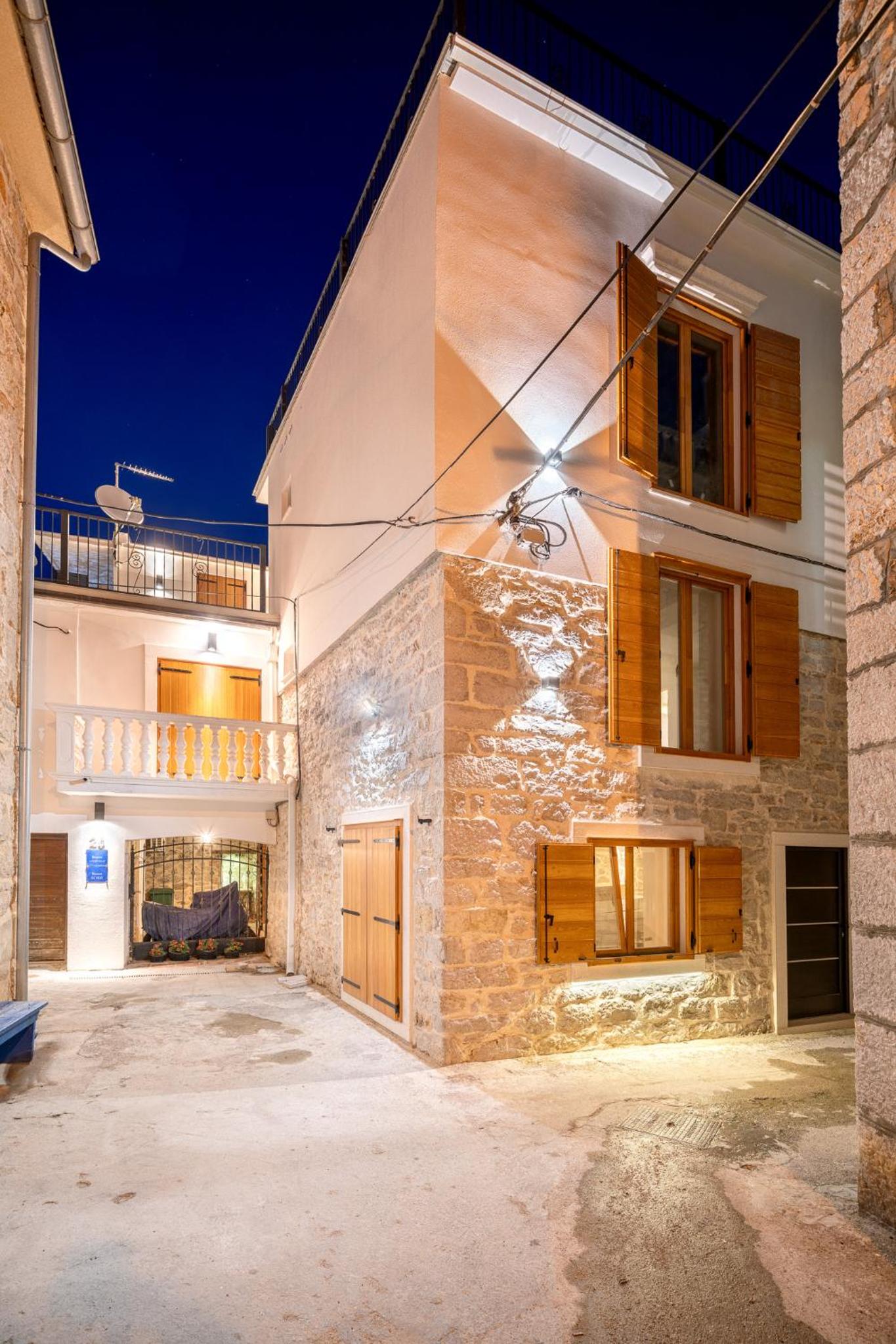 Hotel Heritage Residence in Center with pool - Image 1