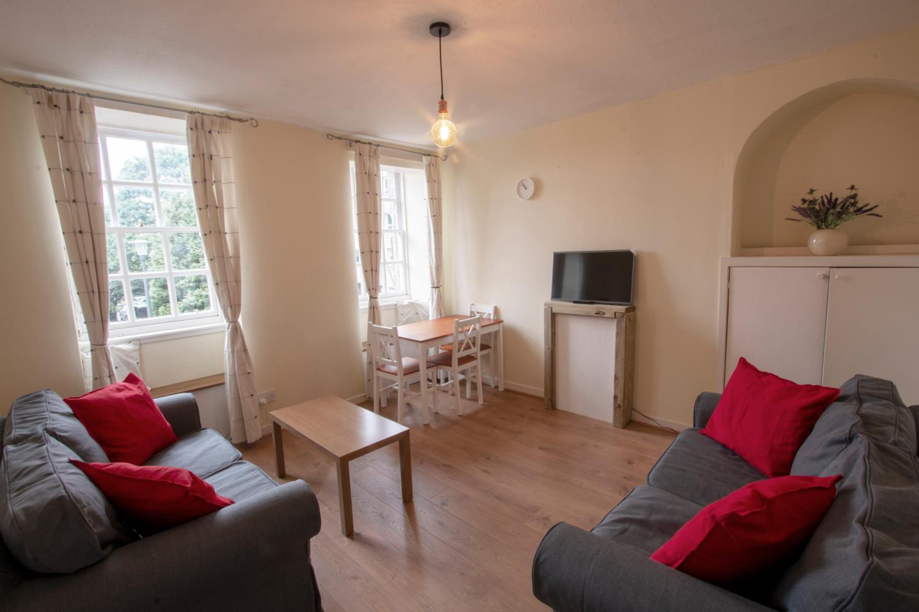 Cadell House Apt - Royal Mile view 2