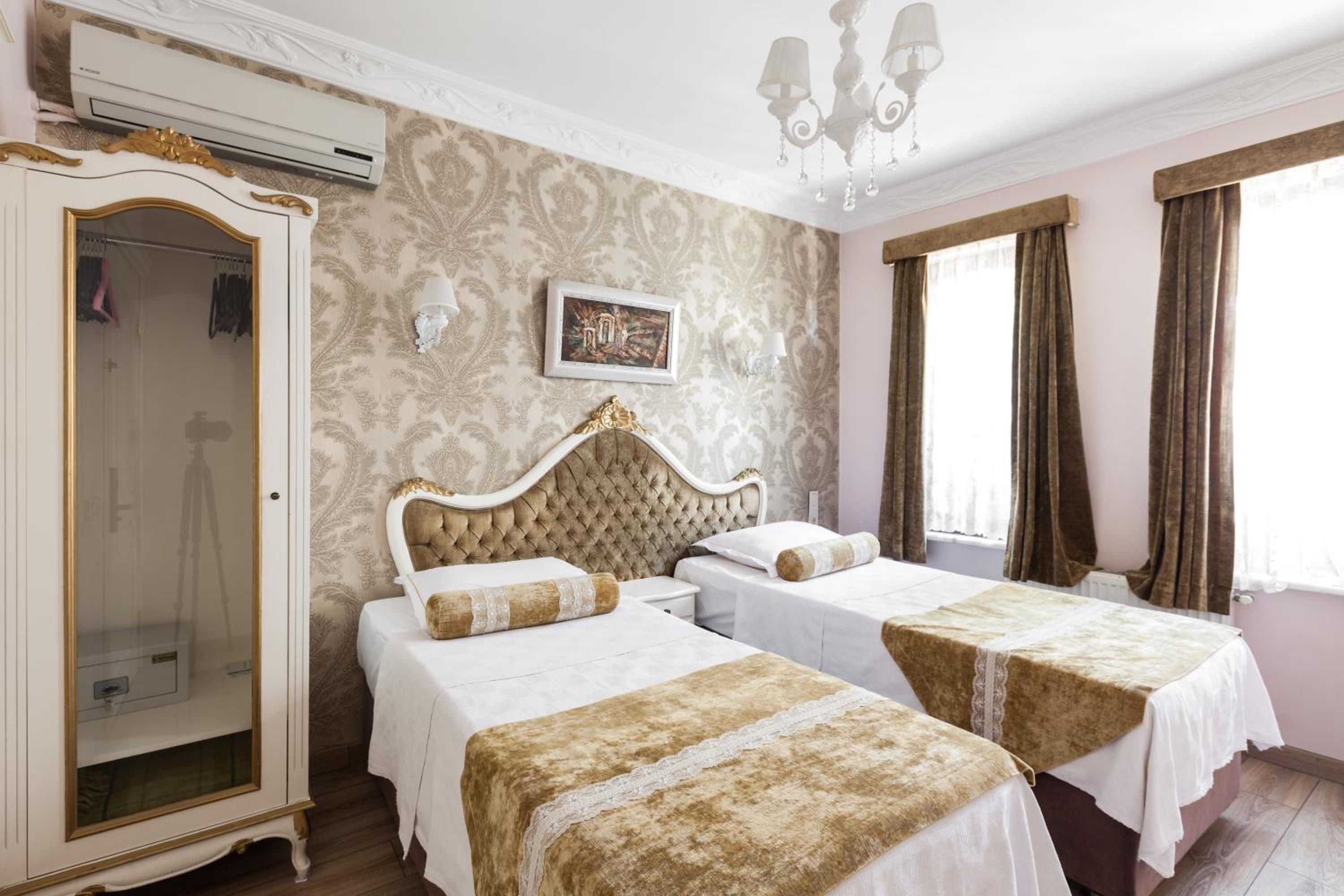 Romantic Hotel Istanbul - Image 31