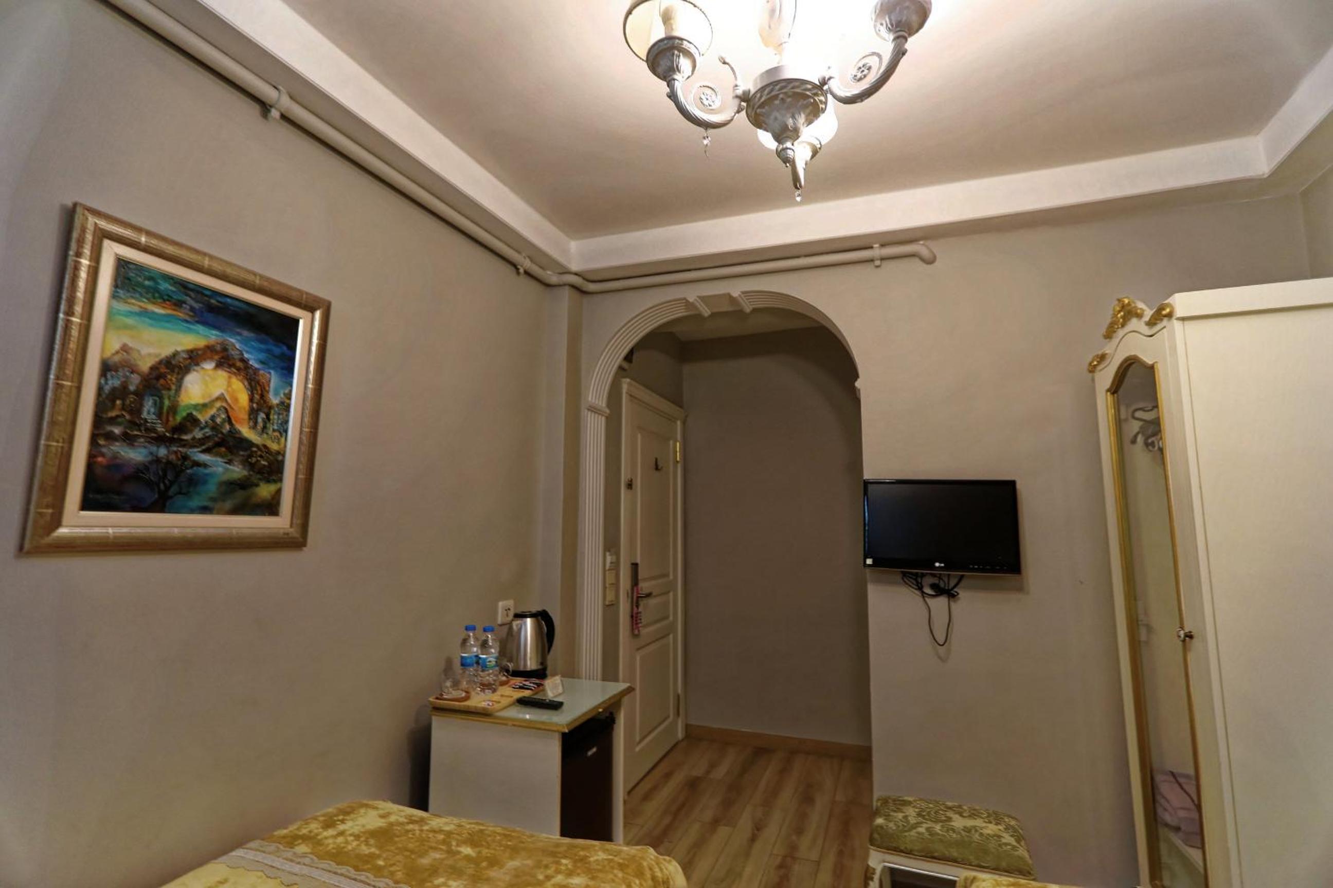 Romantic Hotel Istanbul - Image 37