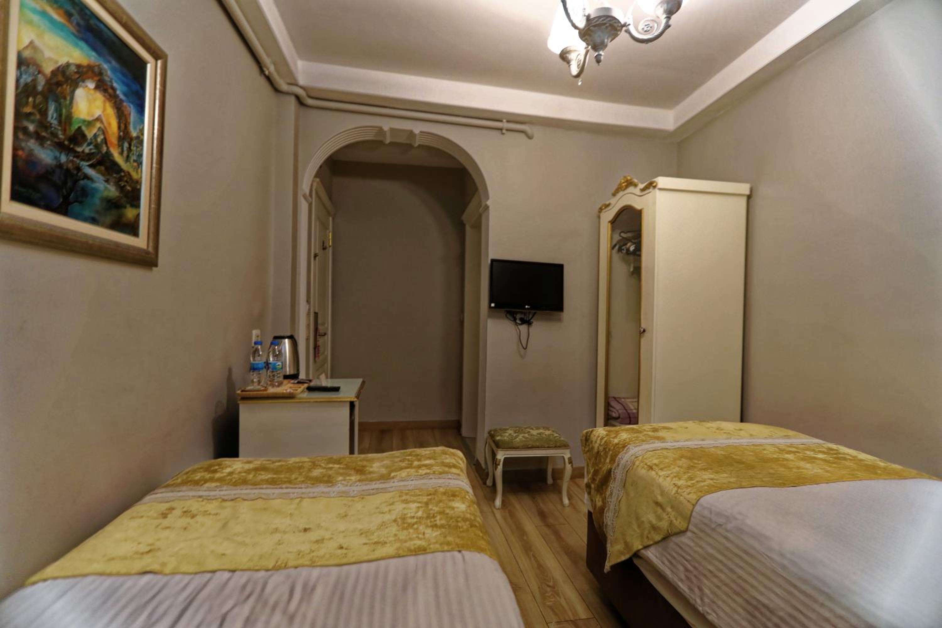 Romantic Hotel Istanbul - Image 36