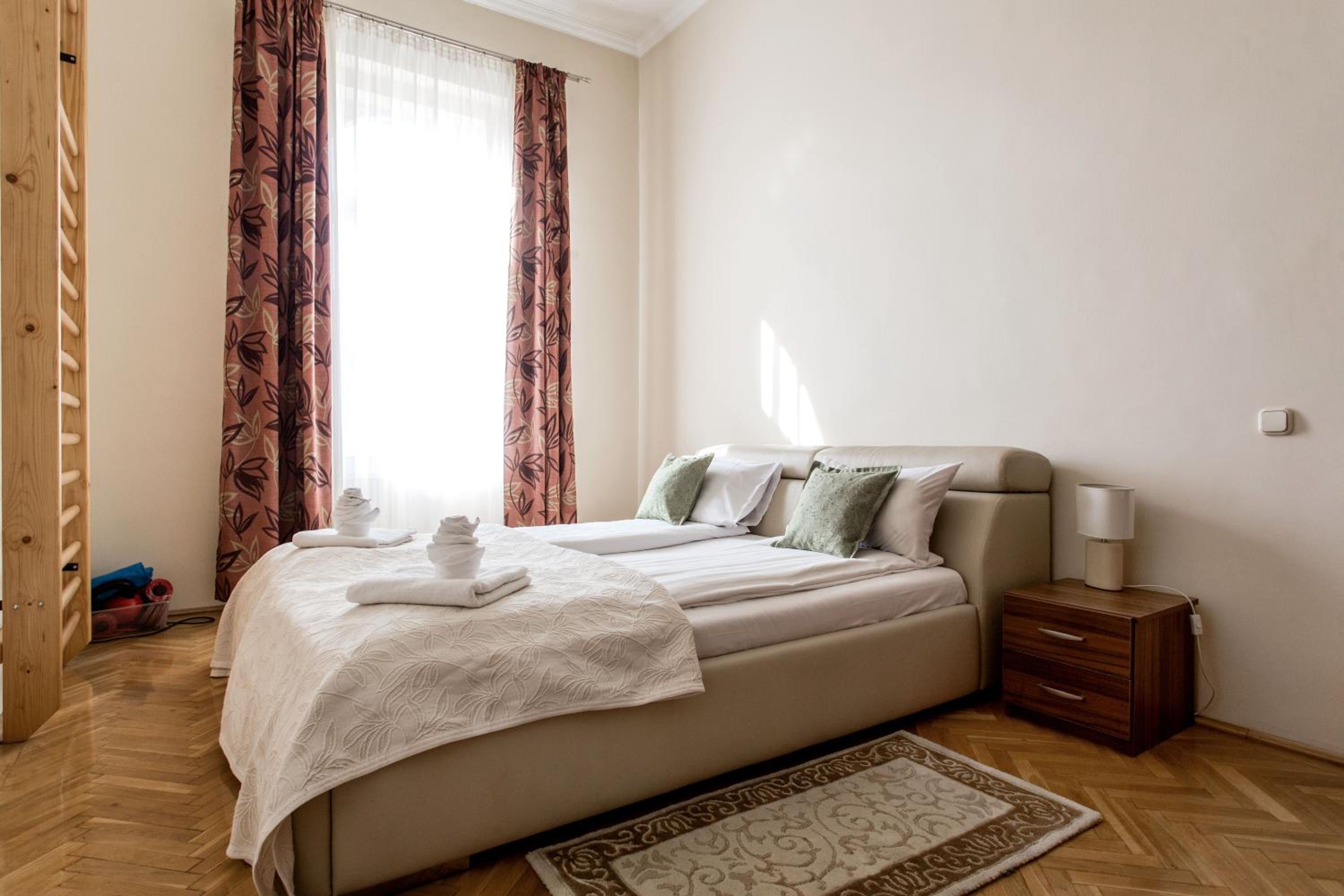 St. Stephen Boulevard Apartment view 5