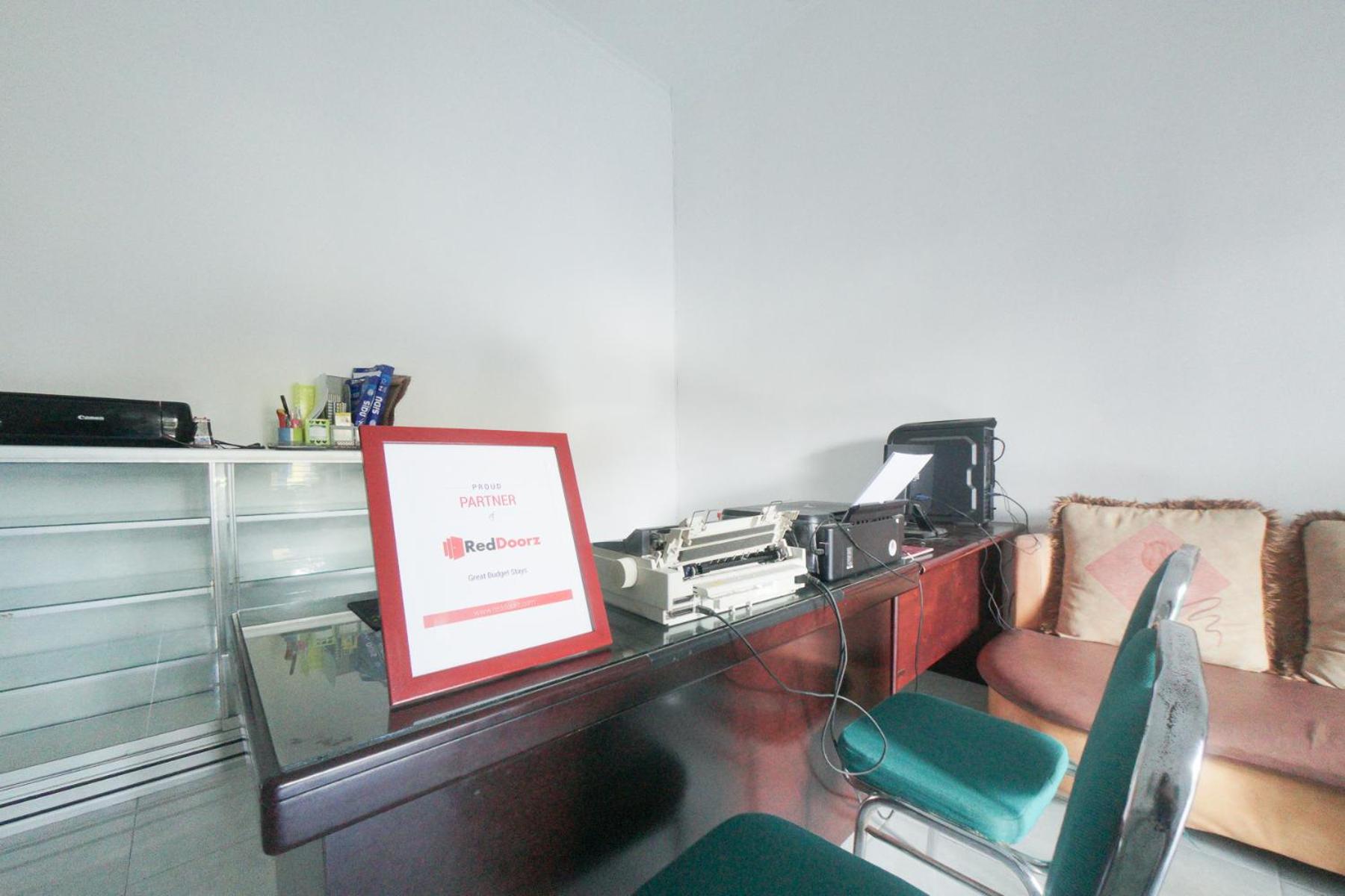 RedDoorz Syariah near Mall Roxy Banyuwangi 2, Banyuwangi - 13