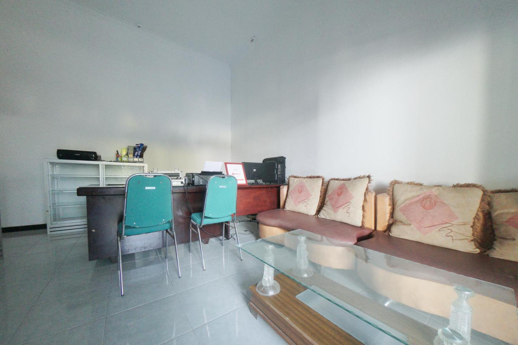 RedDoorz Syariah near Mall Roxy Banyuwangi 2, Banyuwangi - 18