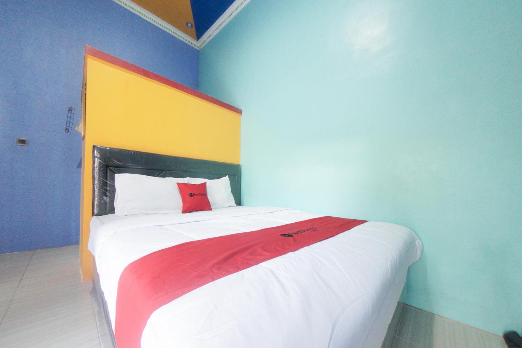 RedDoorz Syariah near Mall Roxy Banyuwangi 2