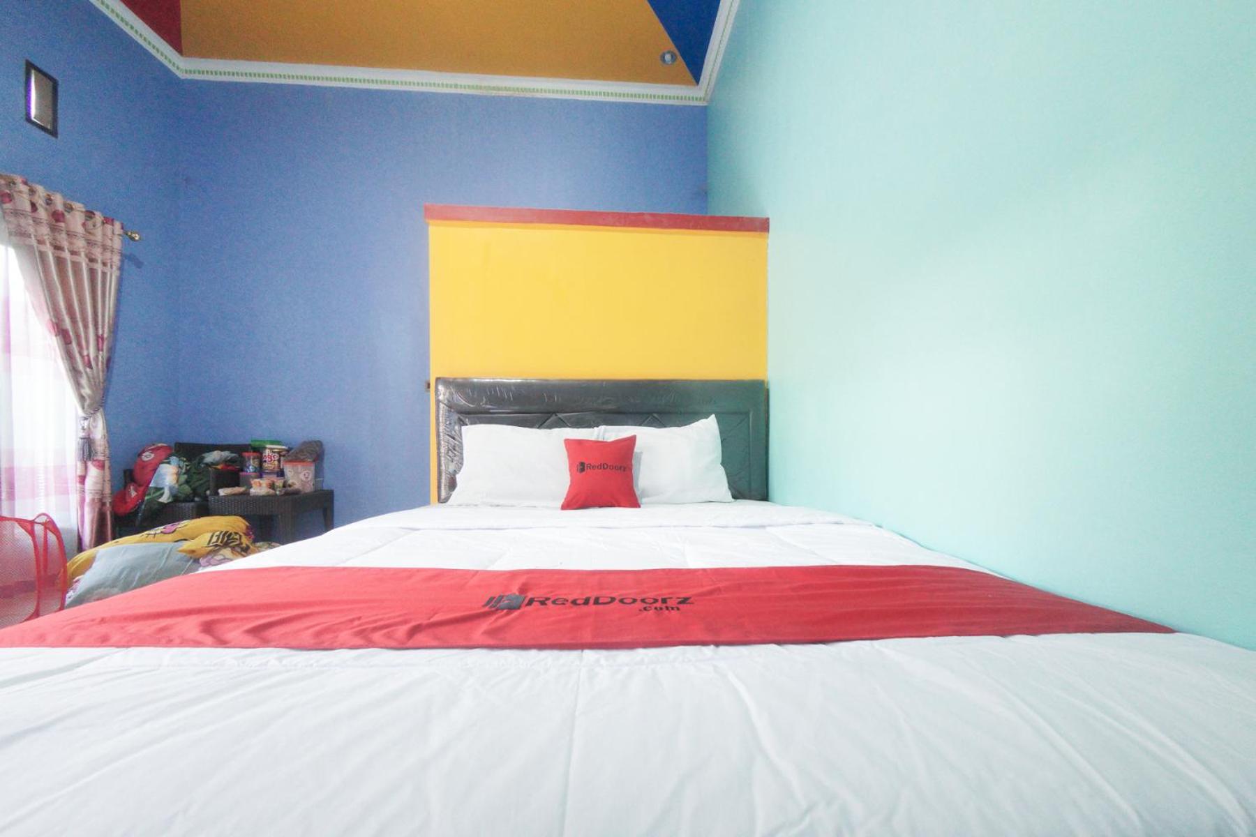 RedDoorz Syariah near Mall Roxy Banyuwangi 2