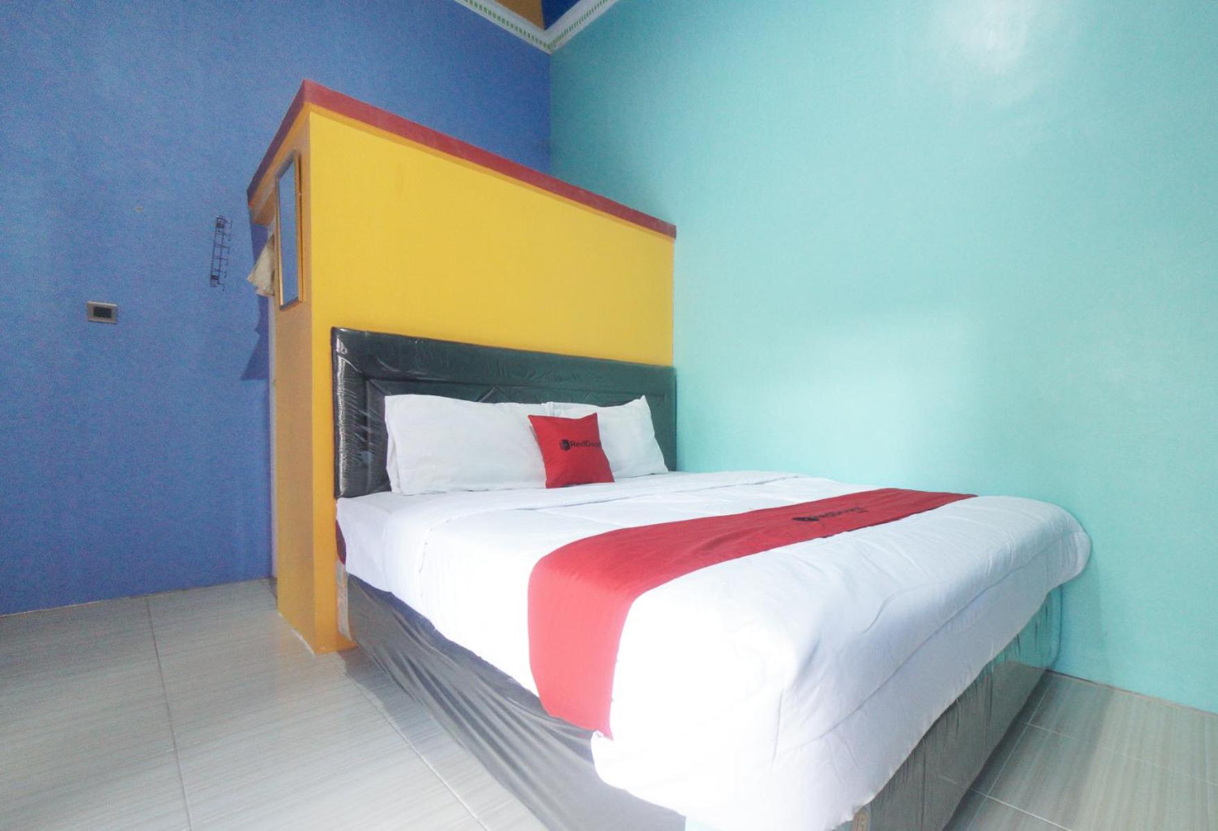 RedDoorz Syariah near Mall Roxy Banyuwangi 2